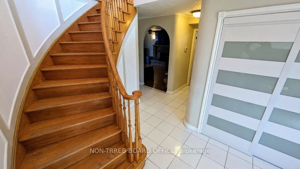 Photo 15 of 32 Albion Falls Boulevard, Hamilton, Trenholme — HOMEH