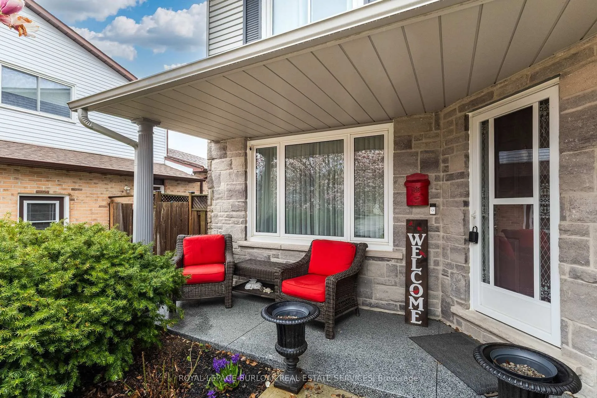 Photo 4 of 106 Maple Drive, Hamilton, Stoney Creek — HOMEH