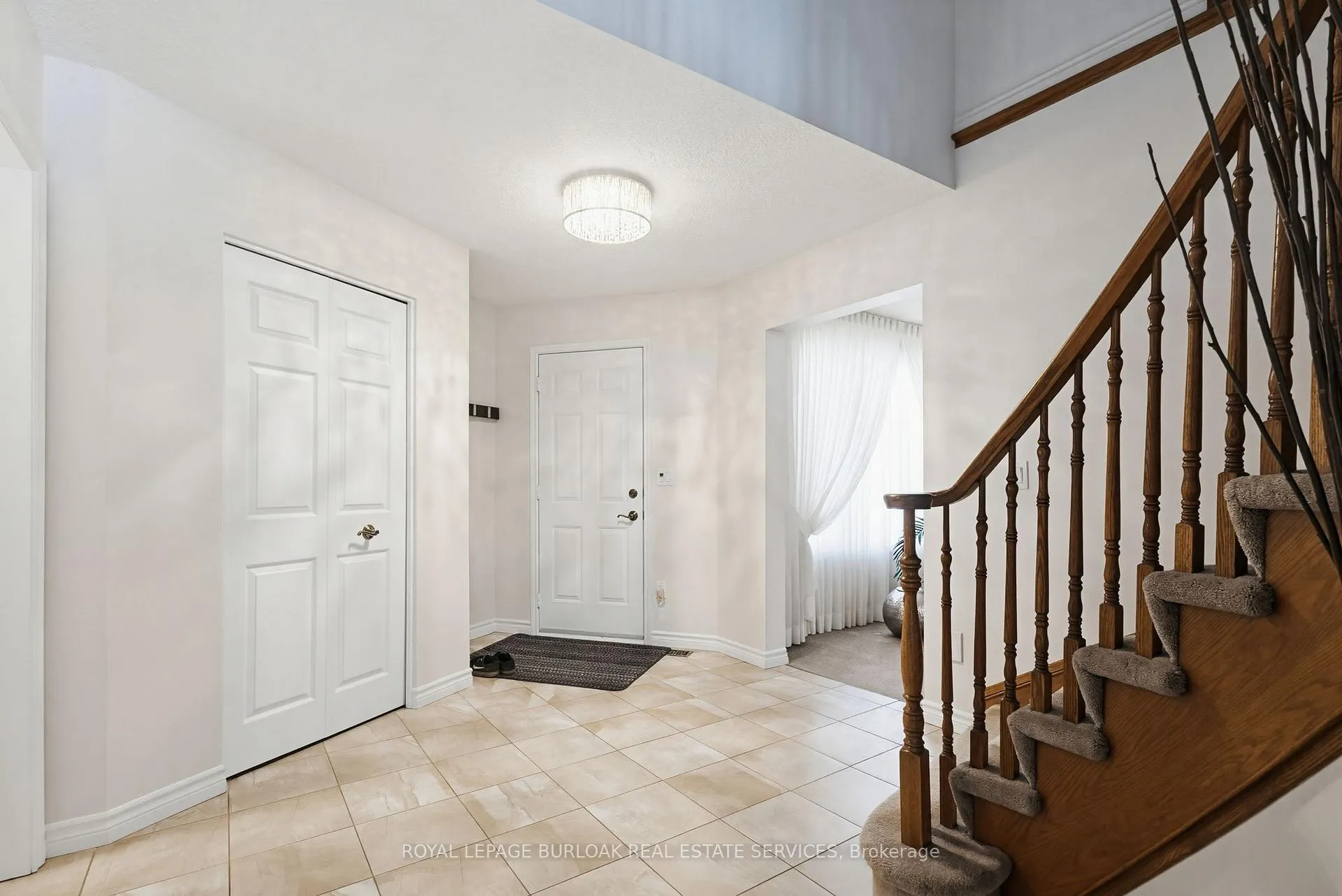 Photo 5 of 106 Maple Drive, Hamilton, Stoney Creek — HOMEH