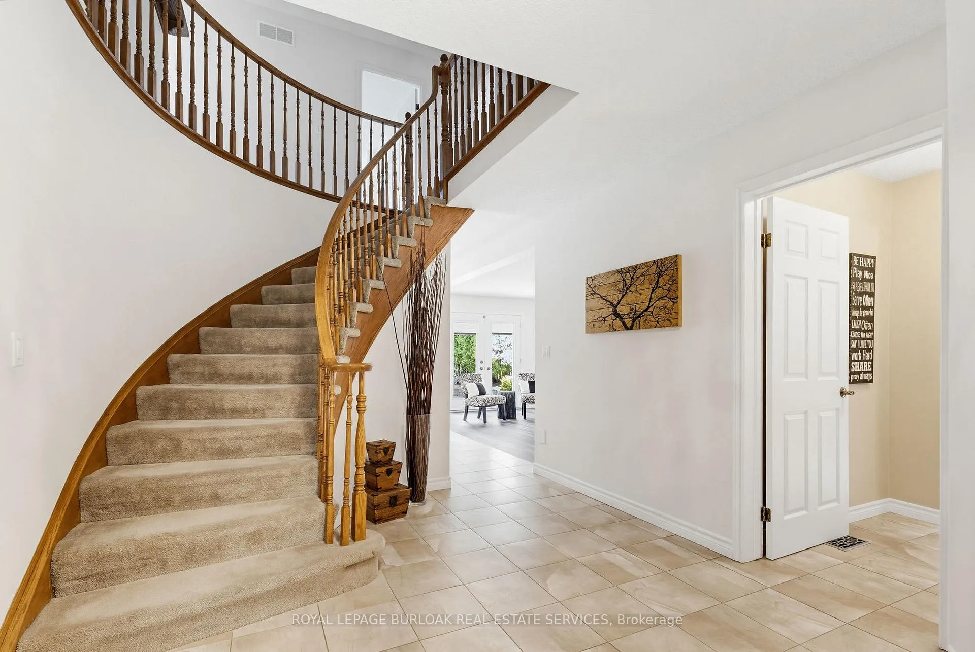 Photo 6 of 106 Maple Drive, Hamilton, Stoney Creek — HOMEH