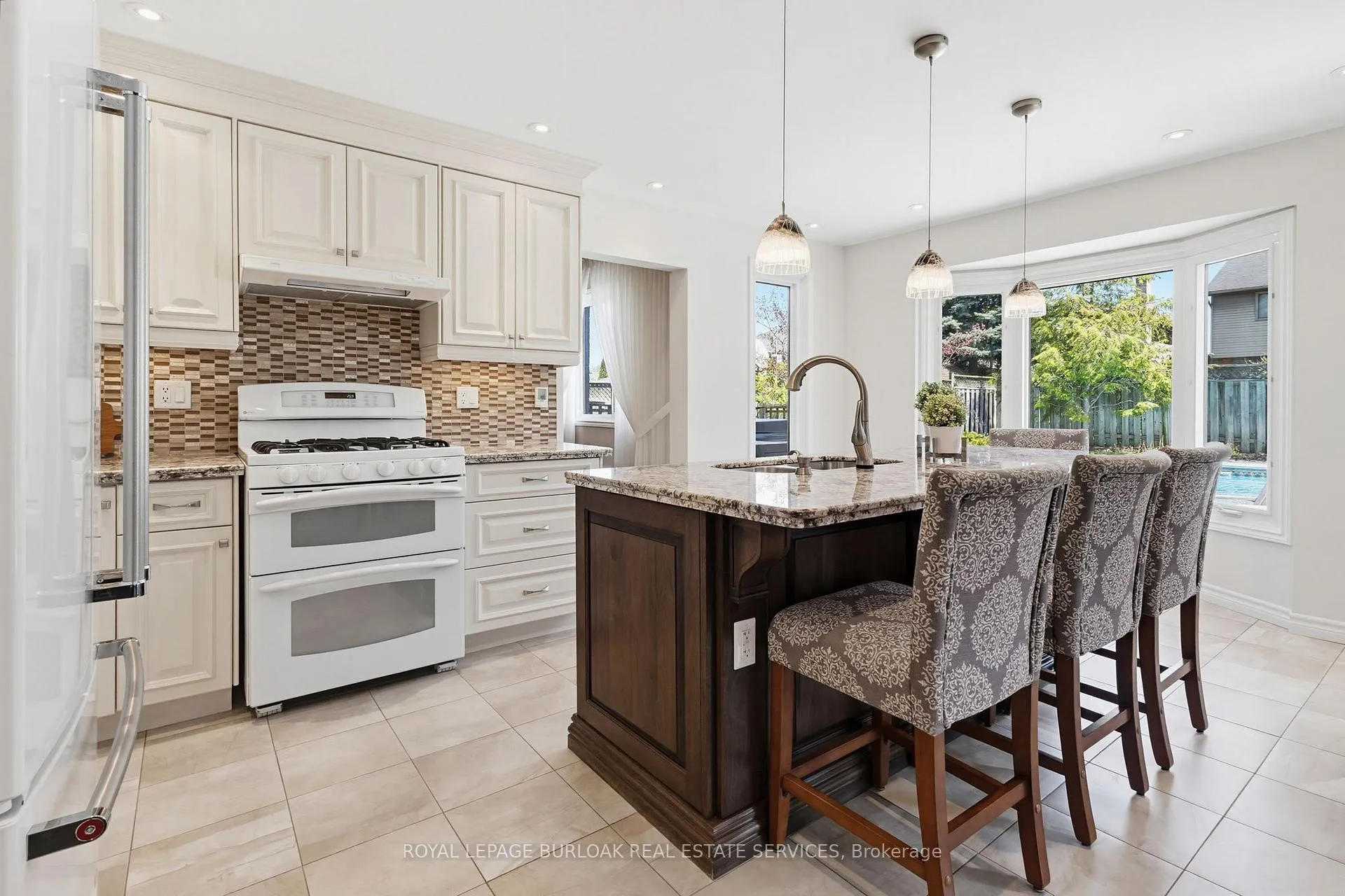 Photo 7 of 106 Maple Drive, Hamilton, Stoney Creek — HOMEH