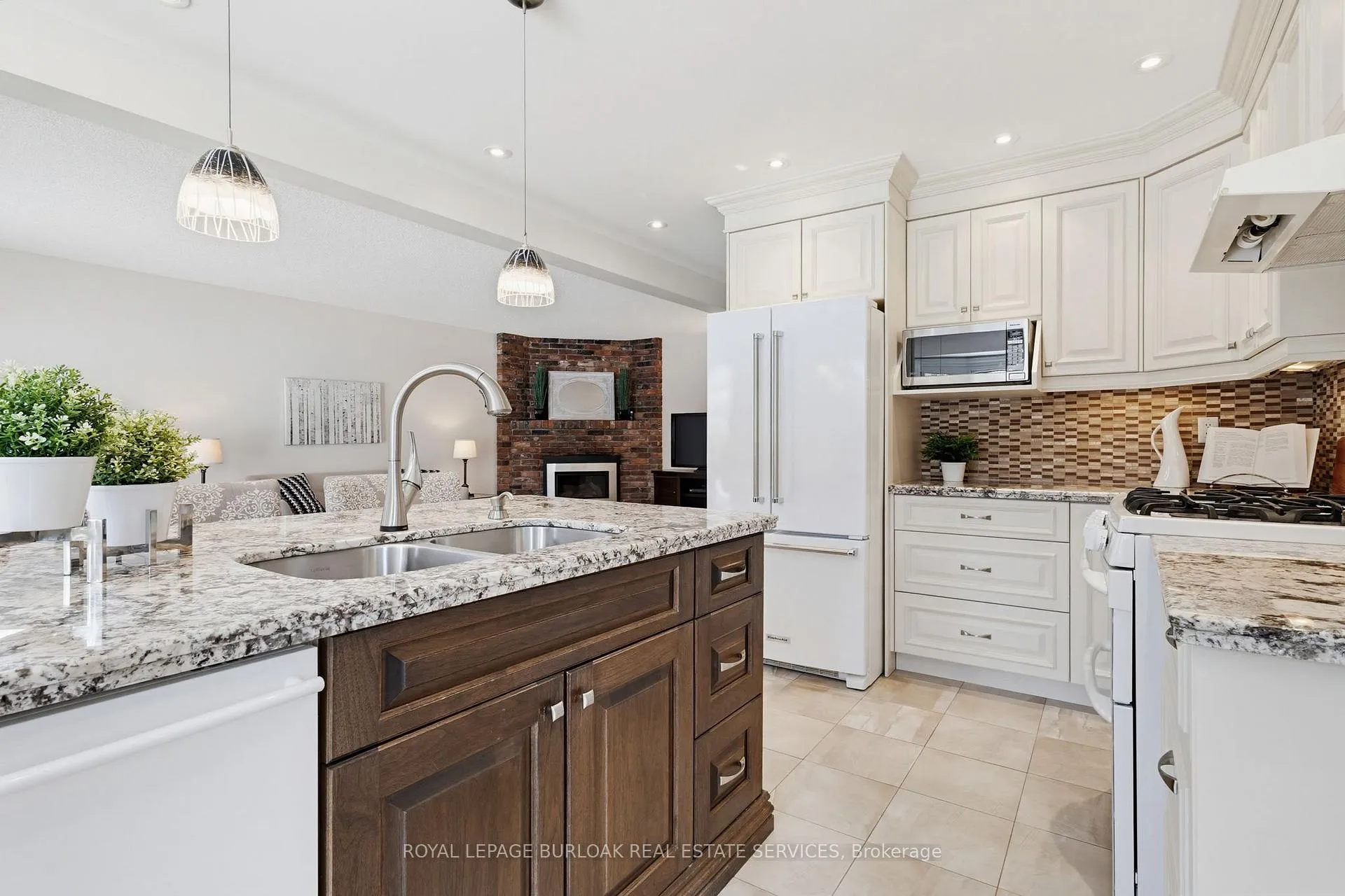 Photo 10 of 106 Maple Drive, Hamilton, Stoney Creek — HOMEH