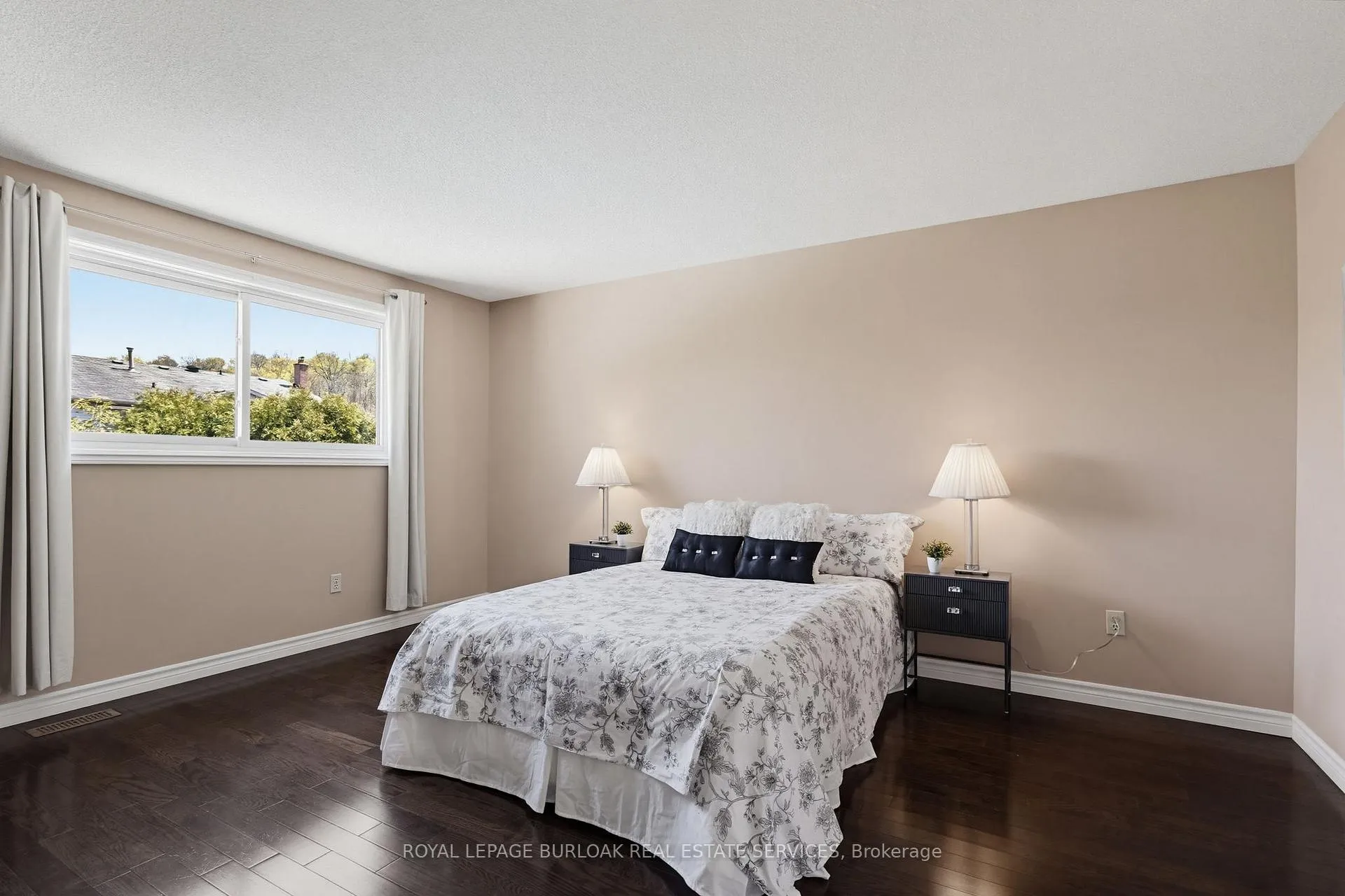 Photo 20 of 106 Maple Drive, Hamilton, Stoney Creek — HOMEH
