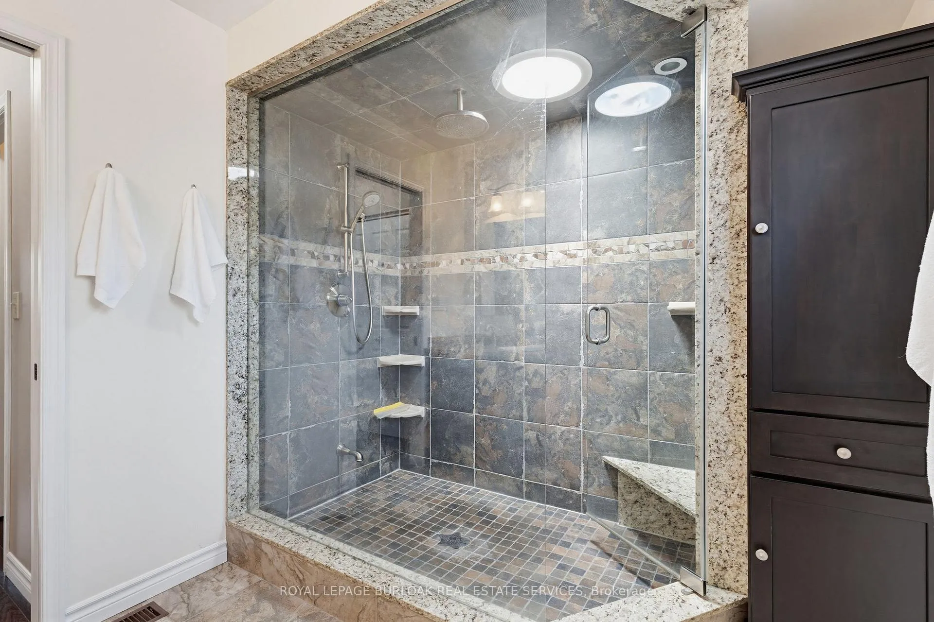 Photo 23 of 106 Maple Drive, Hamilton, Stoney Creek — HOMEH