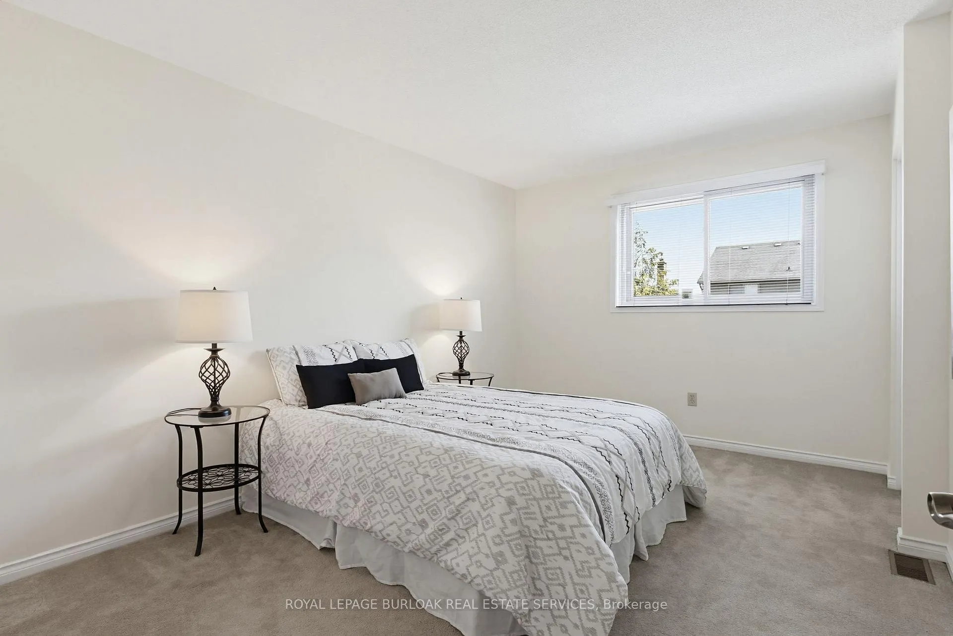 Photo 24 of 106 Maple Drive, Hamilton, Stoney Creek — HOMEH