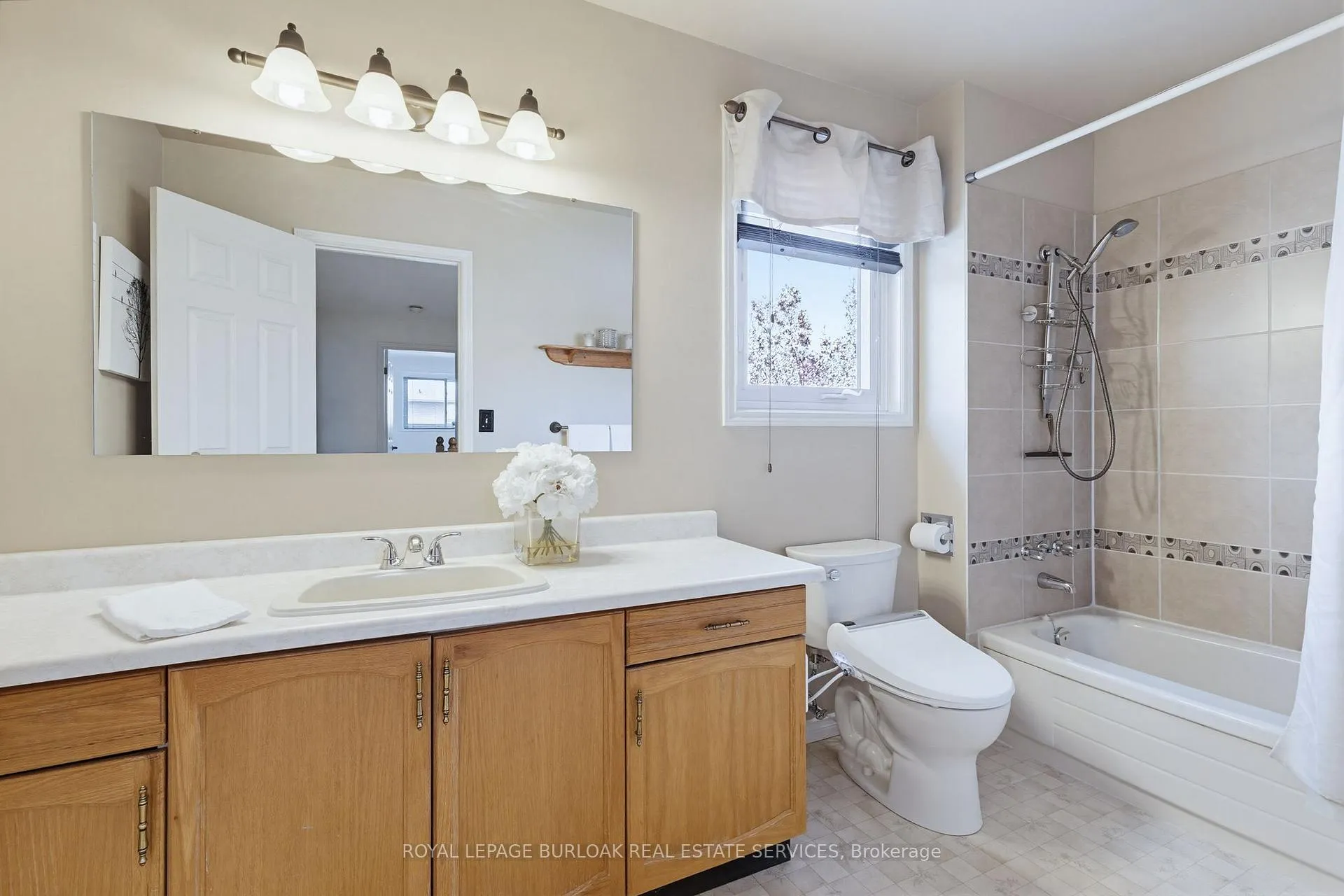 Photo 27 of 106 Maple Drive, Hamilton, Stoney Creek — HOMEH