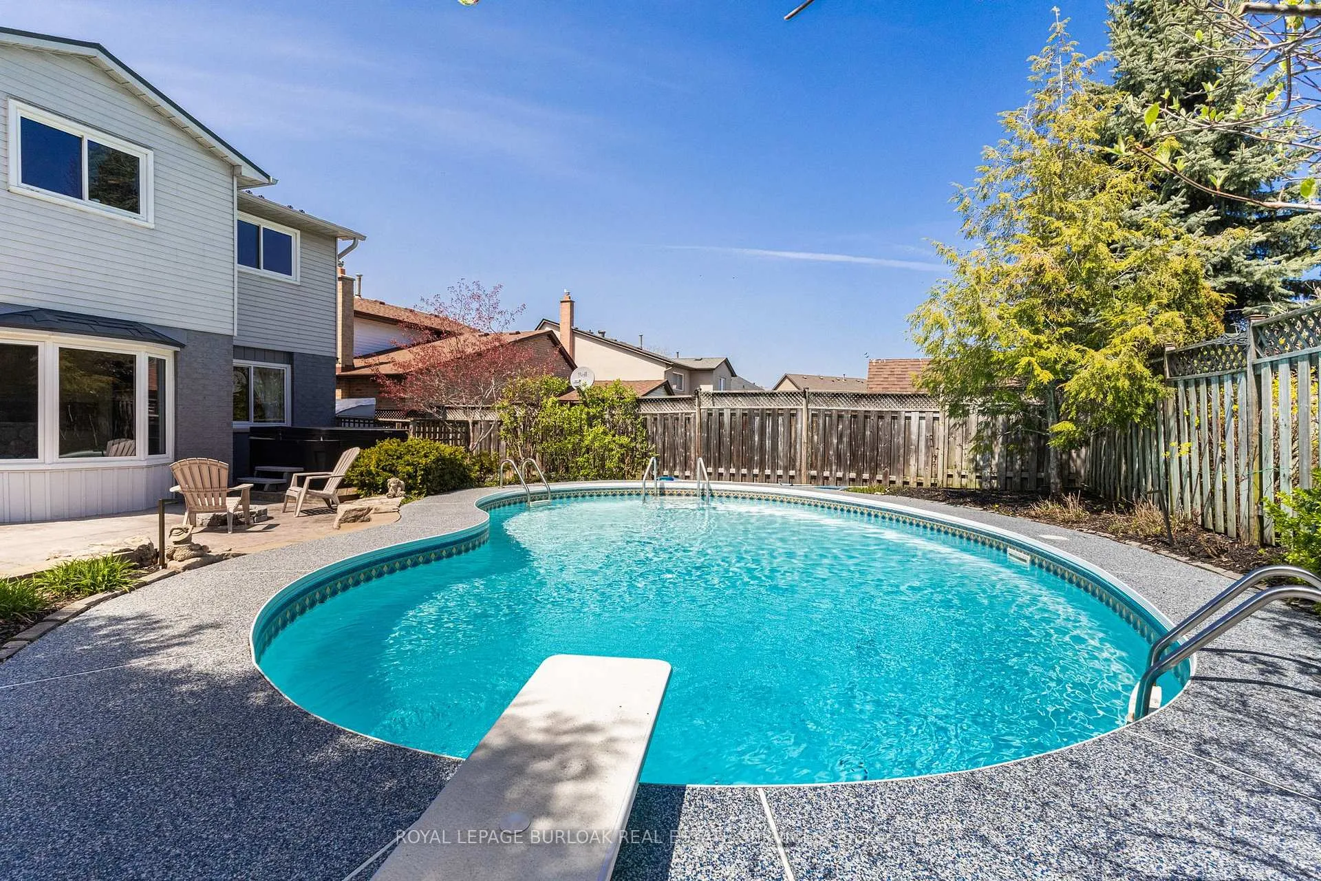 Photo 40 of 106 Maple Drive, Hamilton, Stoney Creek — HOMEH