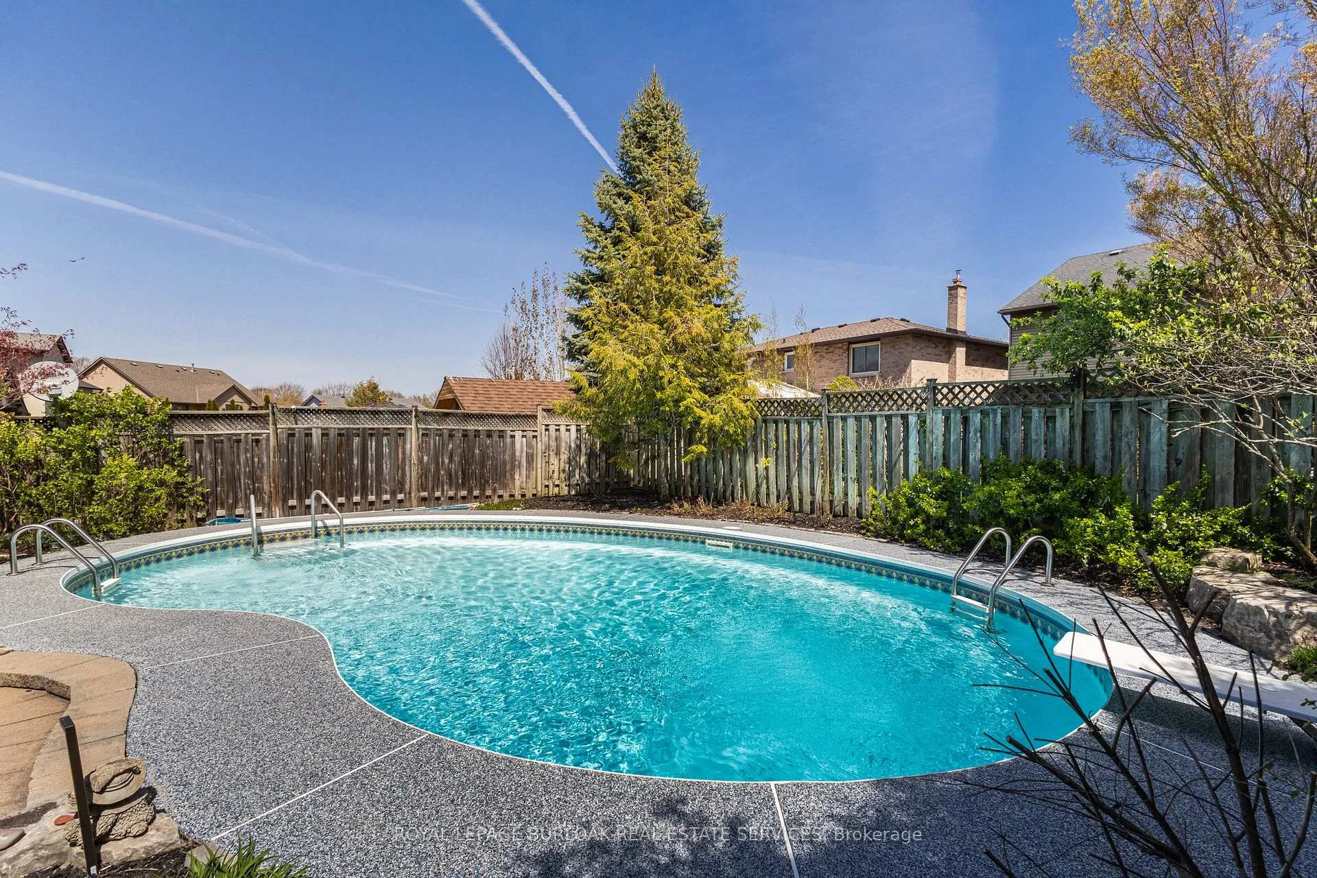 Photo 41 of 106 Maple Drive, Hamilton, Stoney Creek — HOMEH