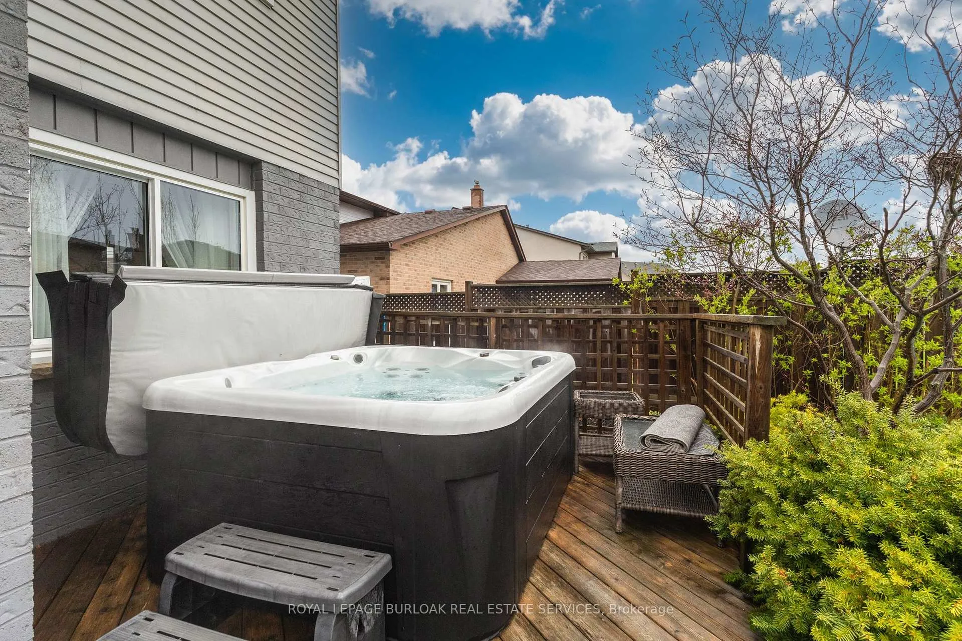 Photo 42 of 106 Maple Drive, Hamilton, Stoney Creek — HOMEH