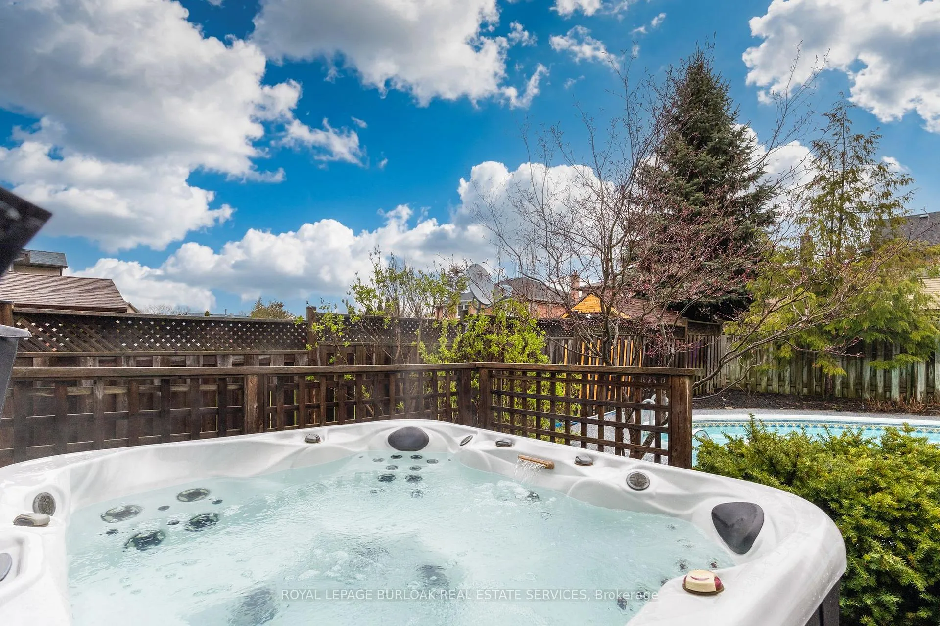 Photo 43 of 106 Maple Drive, Hamilton, Stoney Creek — HOMEH
