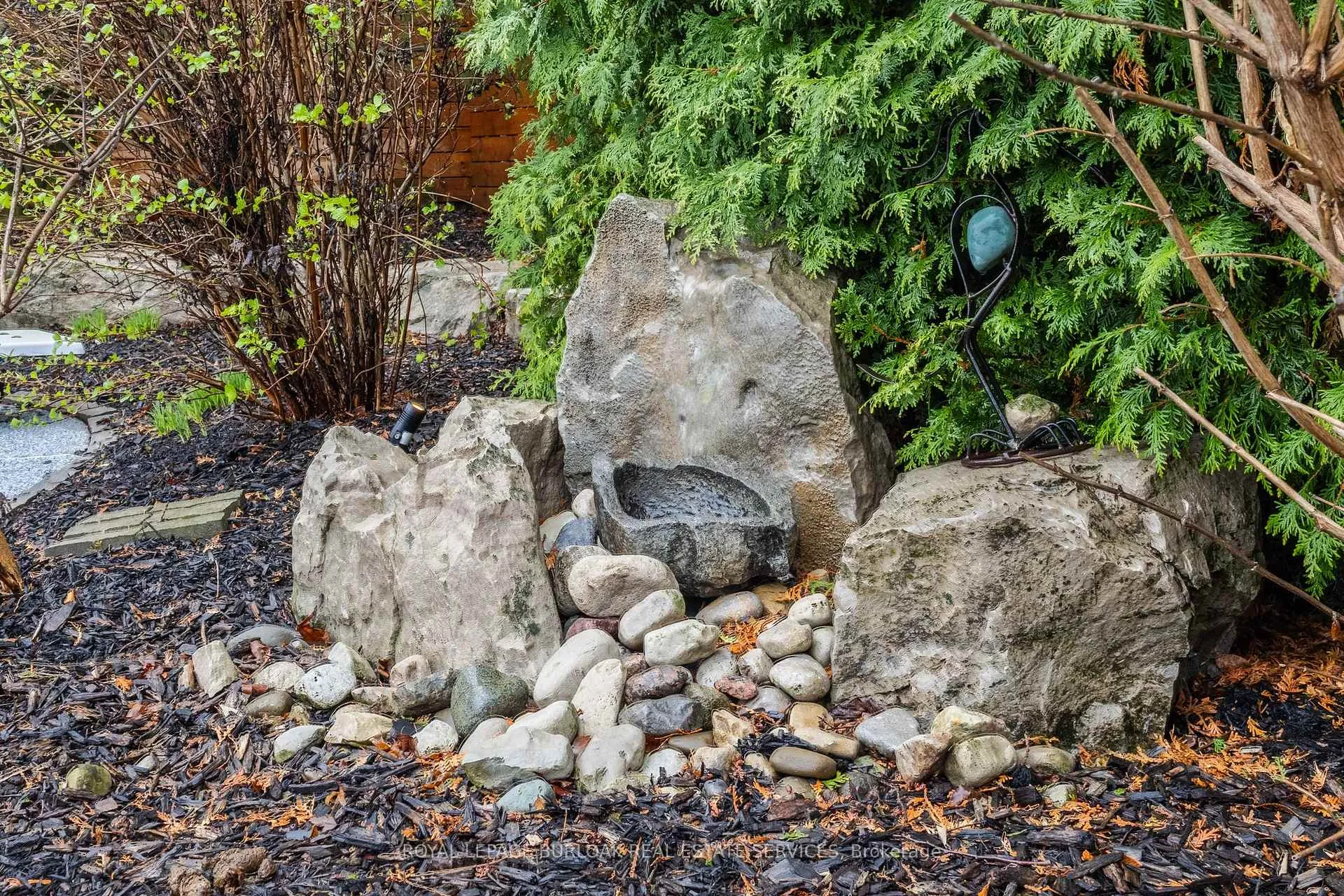Photo 44 of 106 Maple Drive, Hamilton, Stoney Creek — HOMEH