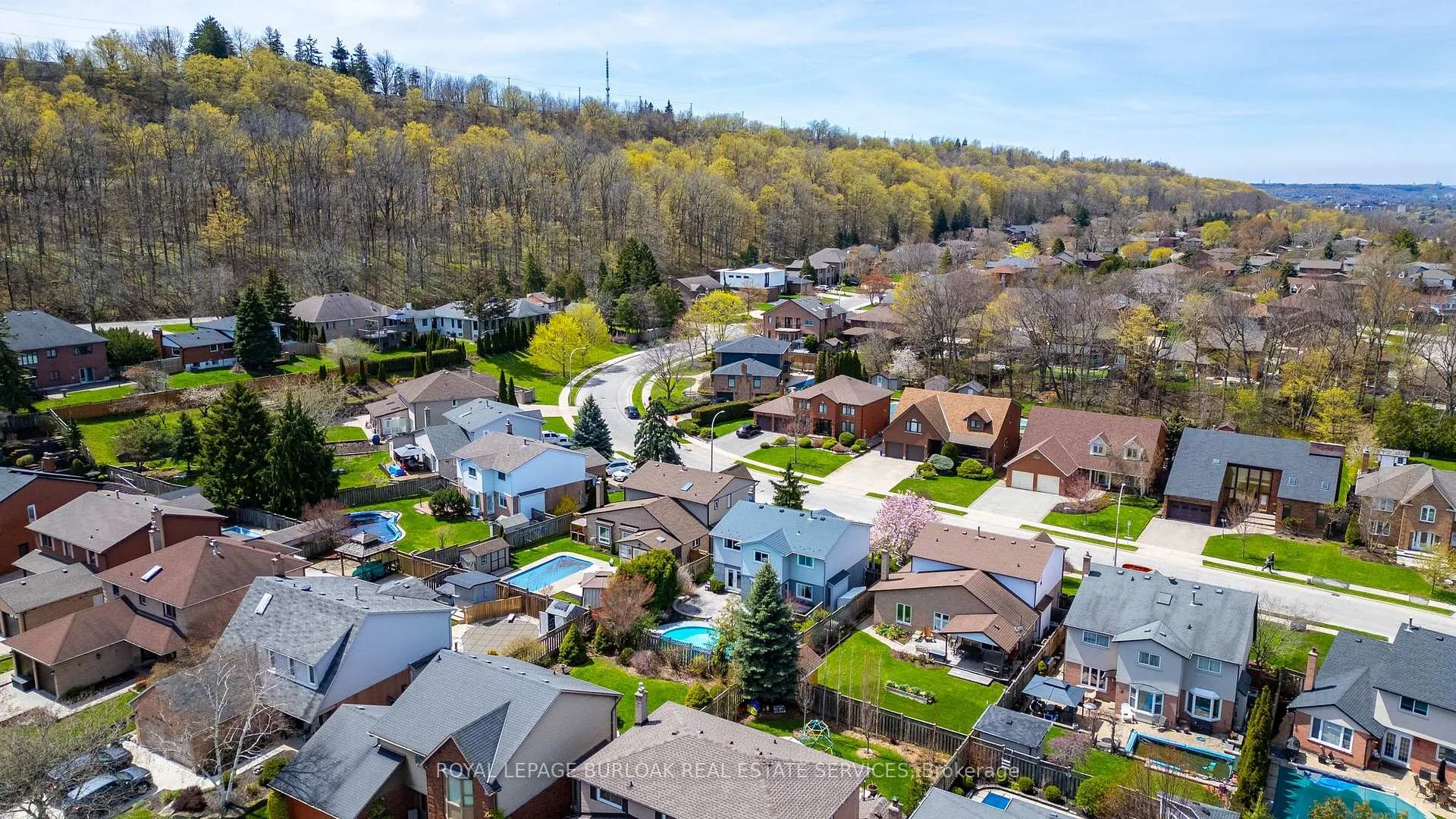 Photo 50 of 106 Maple Drive, Hamilton, Stoney Creek — HOMEH