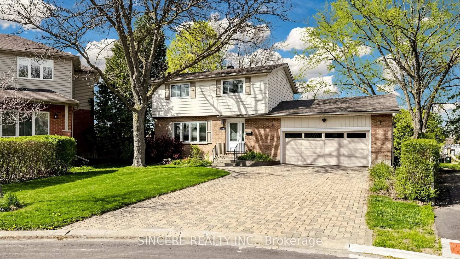 Photo 3 of 592 Canewood Crescent, Waterloo, Lakeshore Village — HOMEH