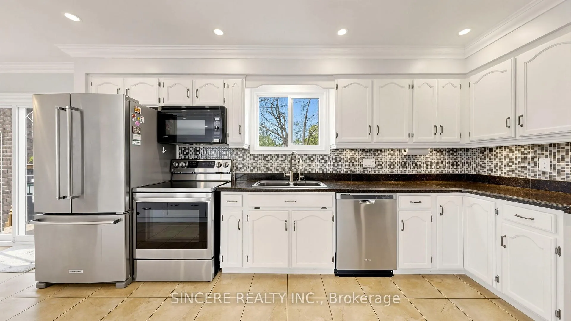 Photo 11 of 592 Canewood Crescent, Waterloo, Lakeshore Village — HOMEH