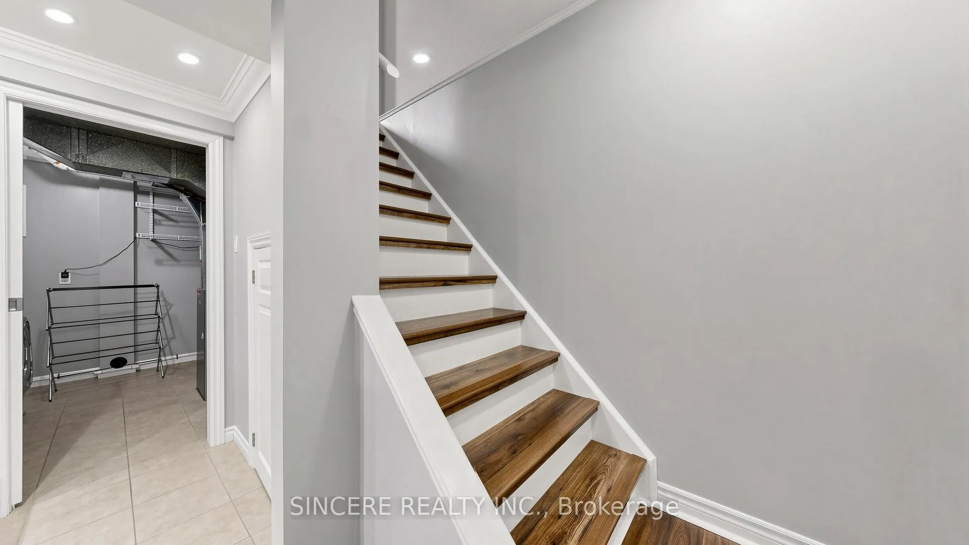 Photo 33 of 592 Canewood Crescent, Waterloo, Lakeshore Village — HOMEH