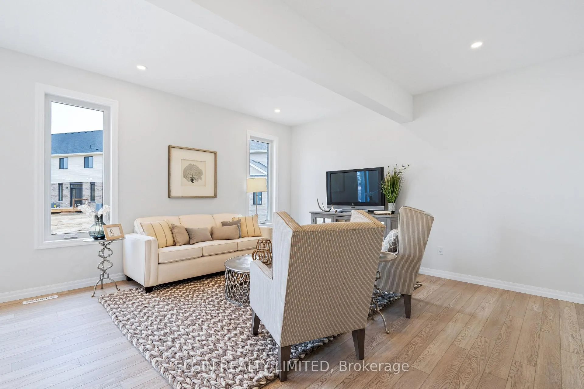 Photo 3 of 37 Hemlock Crescent, Aylmer — HOMEH