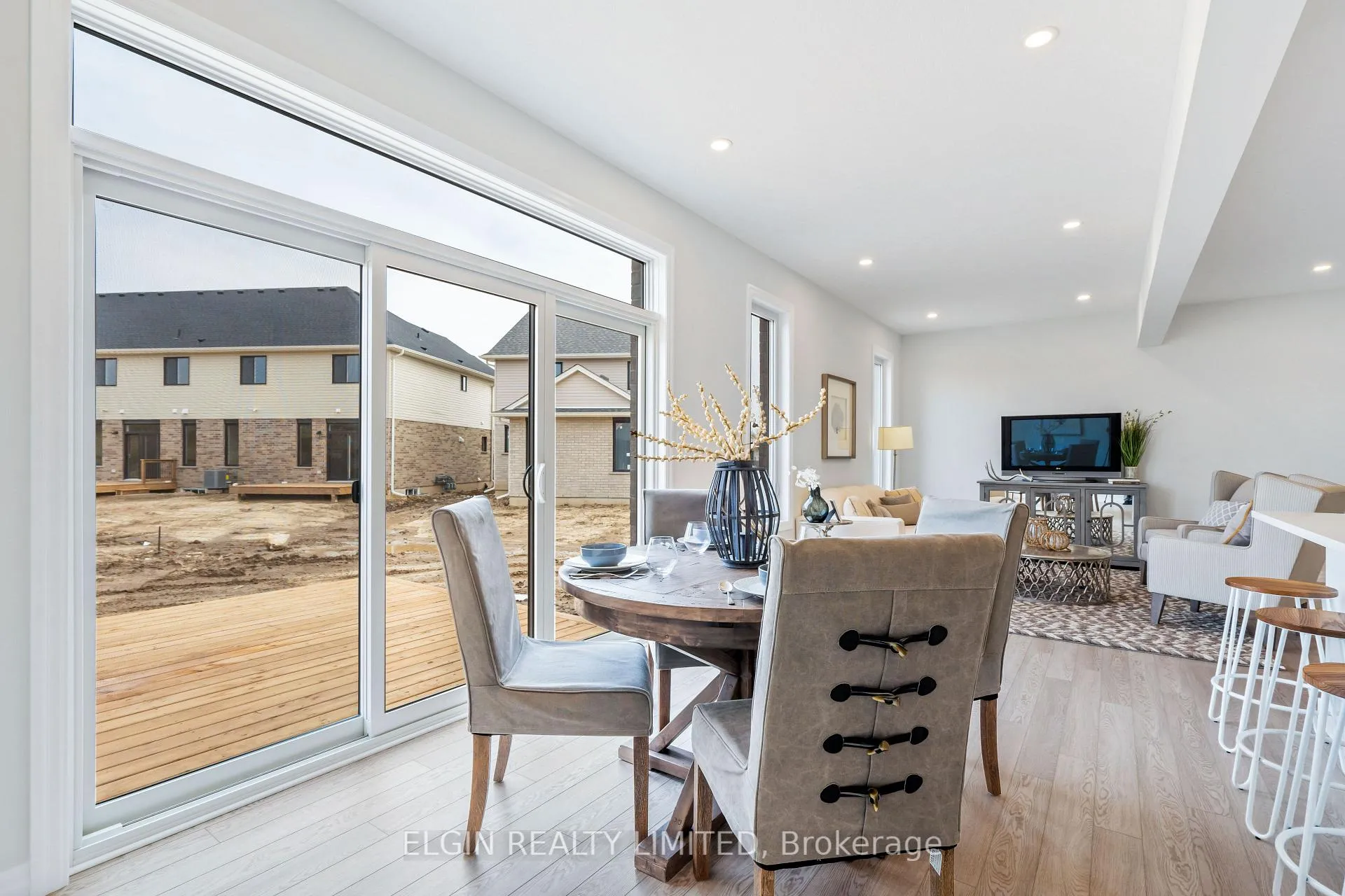 Photo 9 of 37 Hemlock Crescent, Aylmer — HOMEH