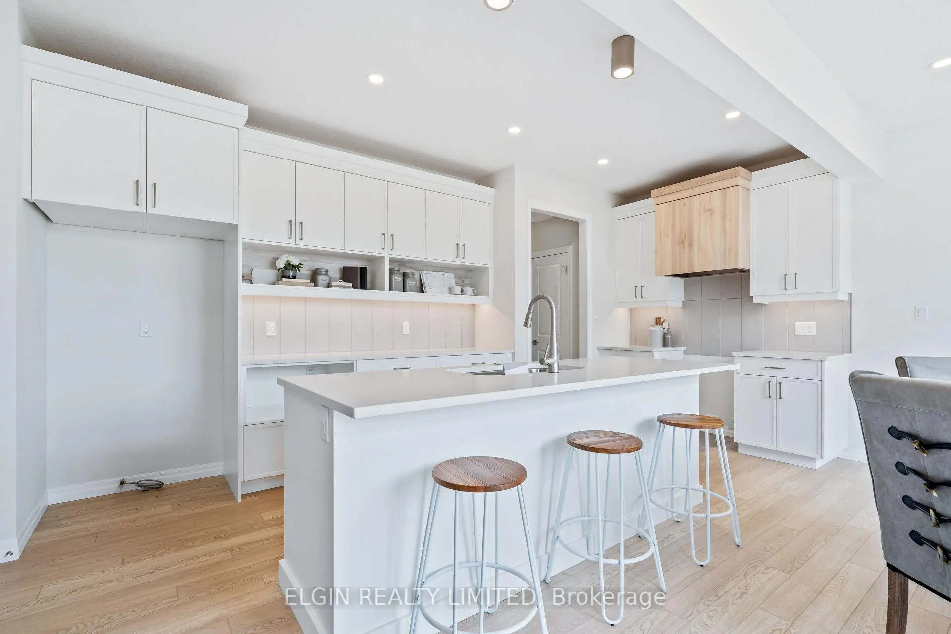 Photo 13 of 37 Hemlock Crescent, Aylmer — HOMEH