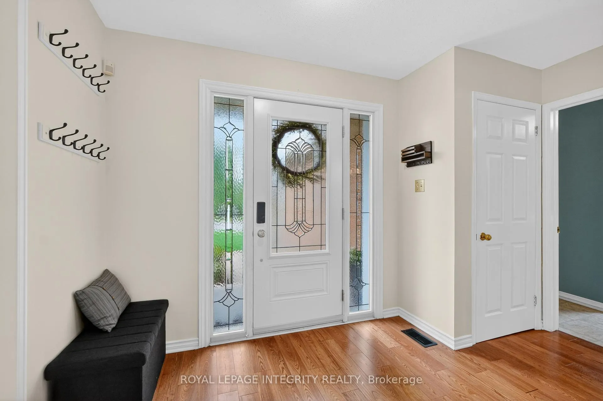 Photo 5 of 1393 Bouton D'Or Way, Ottawa, Bilberry Creek/Queenswood Heights — HOMEH
