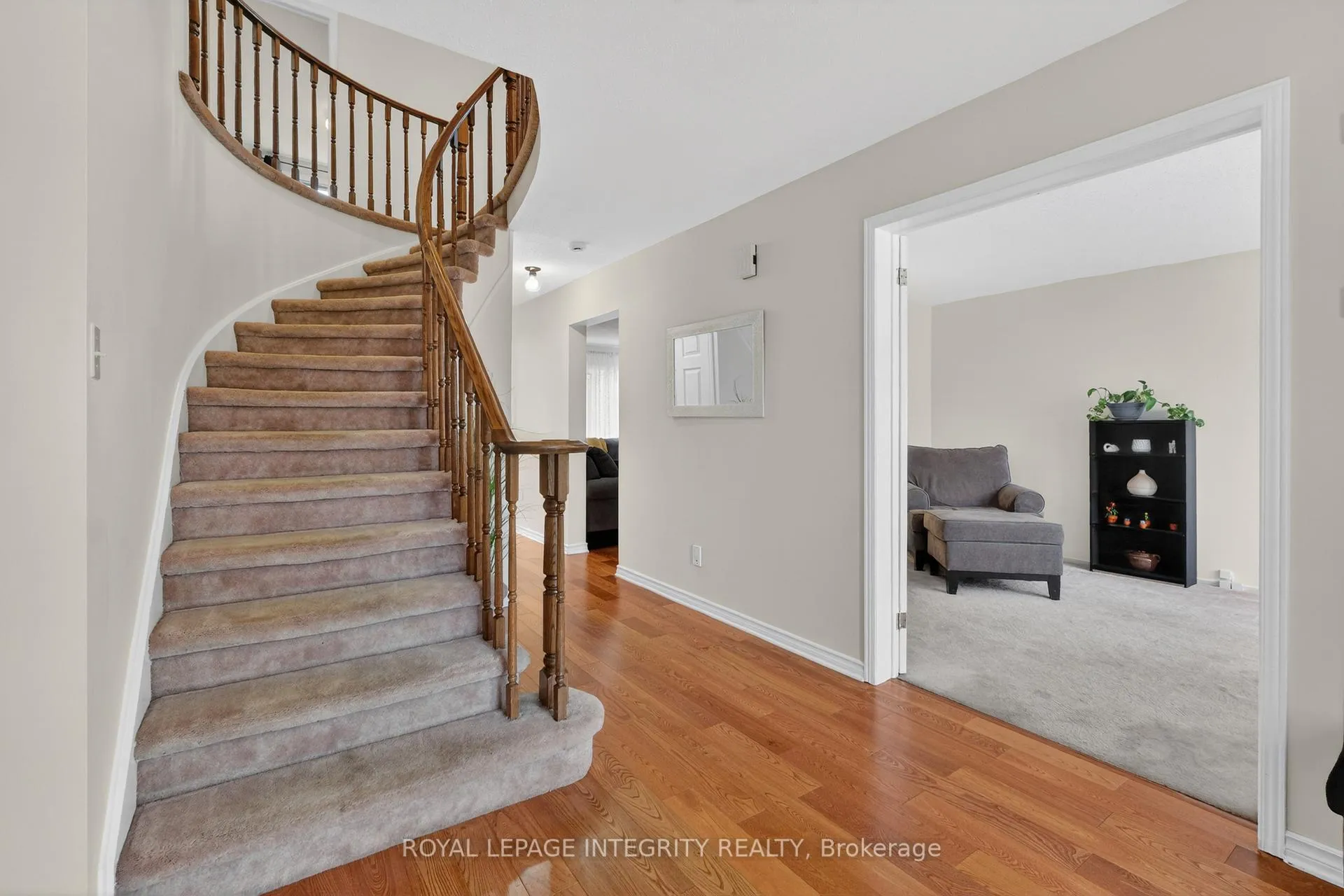 Photo 6 of 1393 Bouton D'Or Way, Ottawa, Bilberry Creek/Queenswood Heights — HOMEH