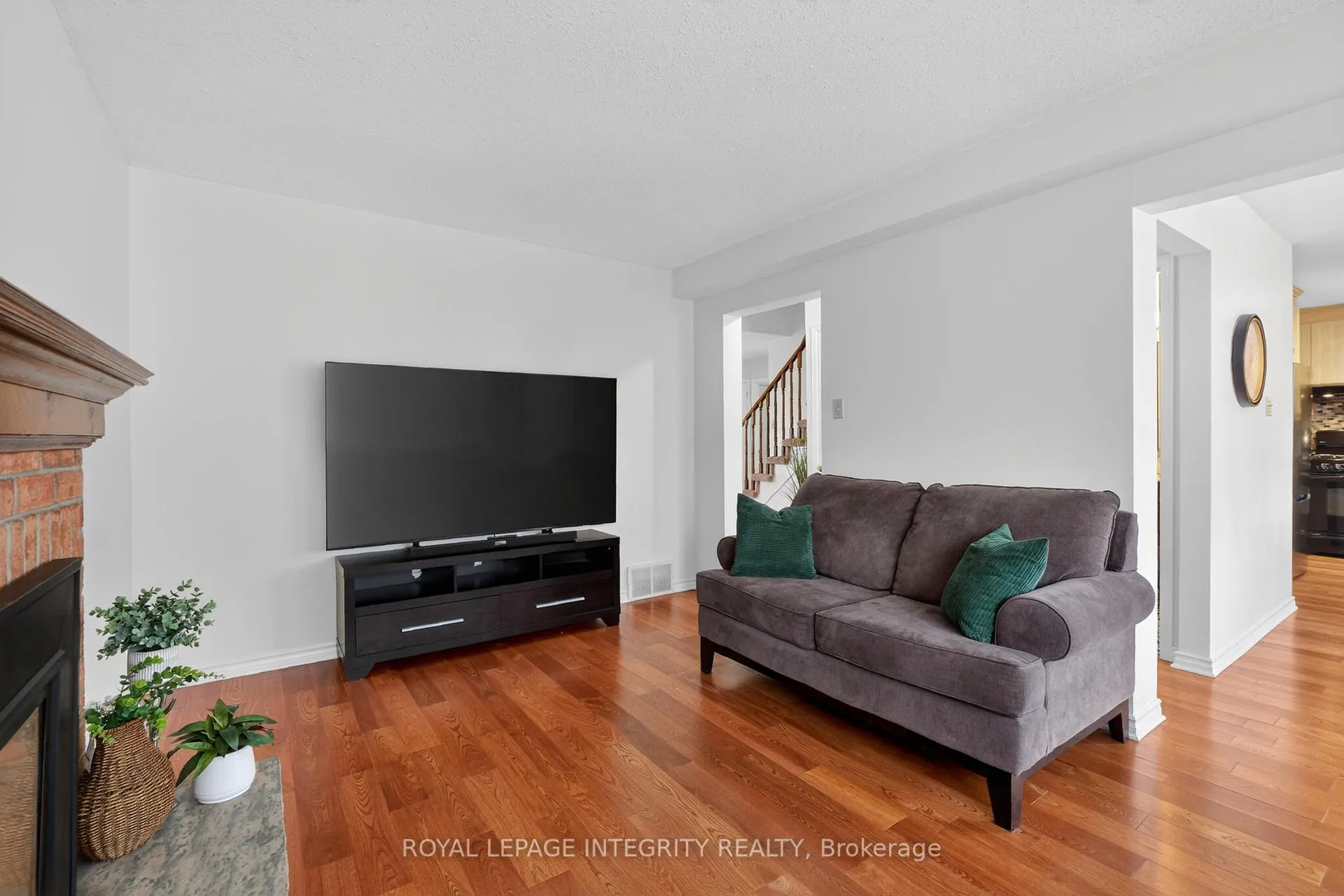Photo 11 of 1393 Bouton D'Or Way, Ottawa, Bilberry Creek/Queenswood Heights — HOMEH