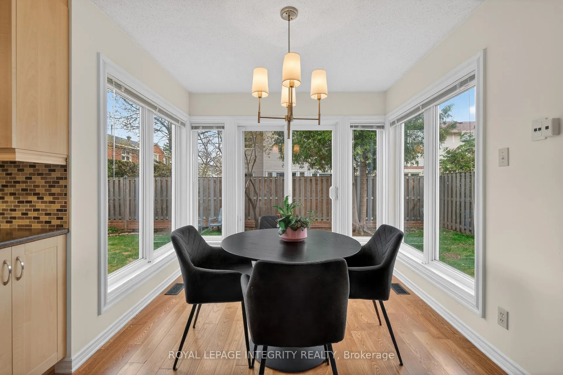 Photo 15 of 1393 Bouton D'Or Way, Ottawa, Bilberry Creek/Queenswood Heights — HOMEH