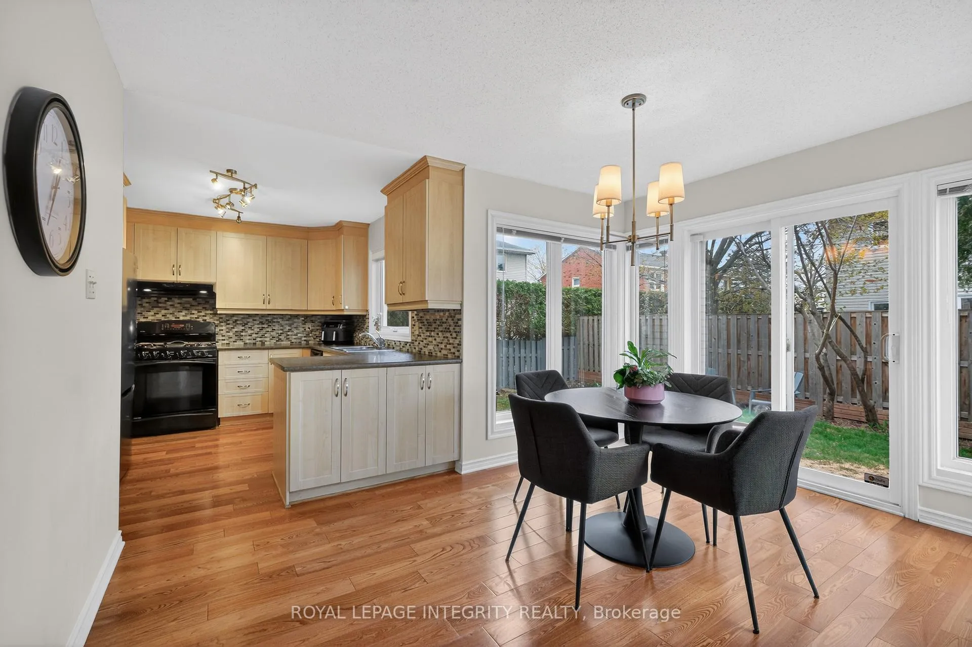 Photo 16 of 1393 Bouton D'Or Way, Ottawa, Bilberry Creek/Queenswood Heights — HOMEH