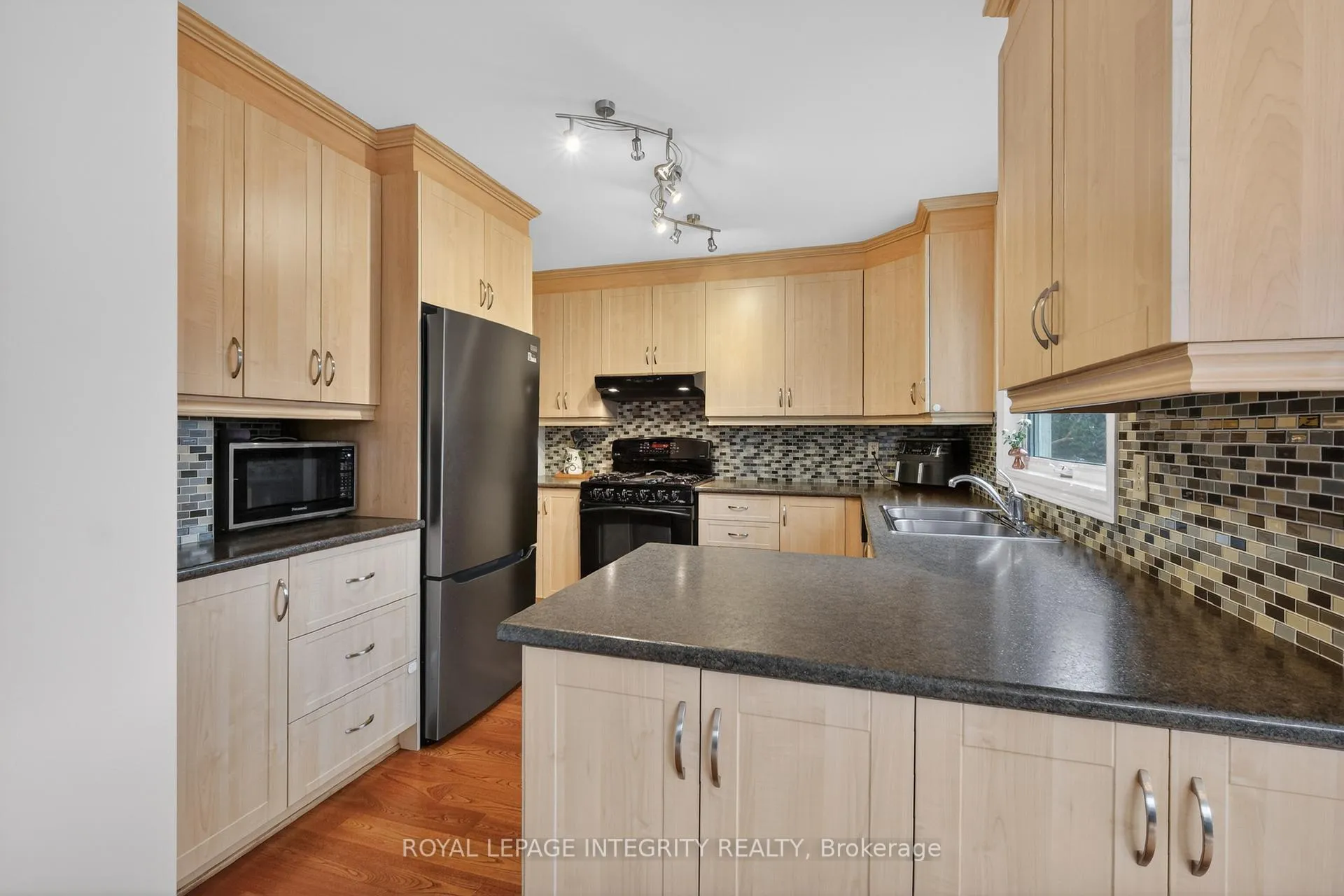Photo 17 of 1393 Bouton D'Or Way, Ottawa, Bilberry Creek/Queenswood Heights — HOMEH