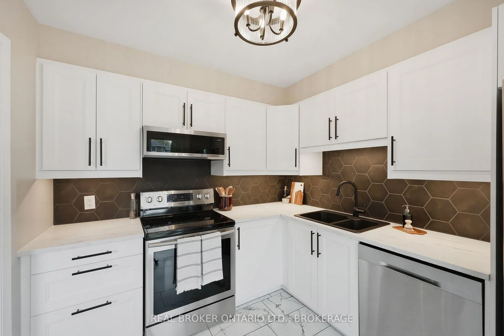 Photo 17 of 36 Rose Abbey Drive, Kingston, Kingston East (Incl Barret Crt) — HOMEH