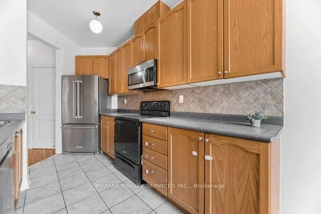 Photo 20 of 4 Rocky Point Crescent, Brampton, Madoc — HOMEH