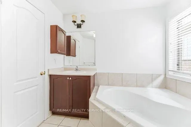 Photo 31 of 4 Rocky Point Crescent, Brampton, Madoc — HOMEH