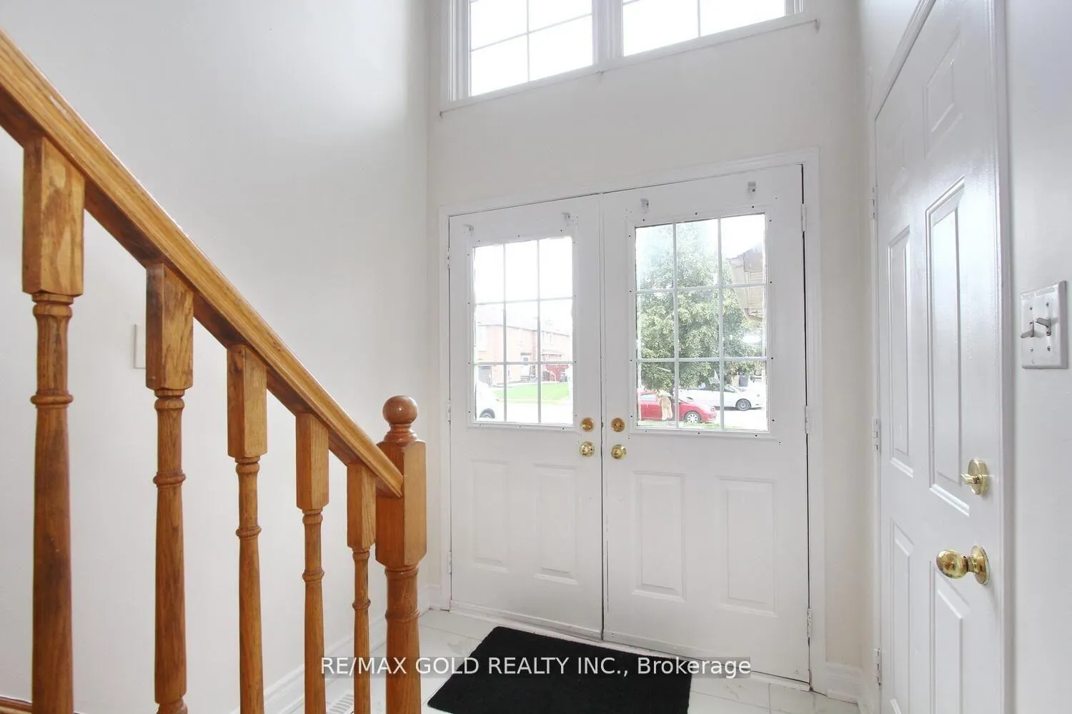 Photo 6 of 96 Lauraglen Crescent, Brampton, Fletcher's Creek South — HOMEH