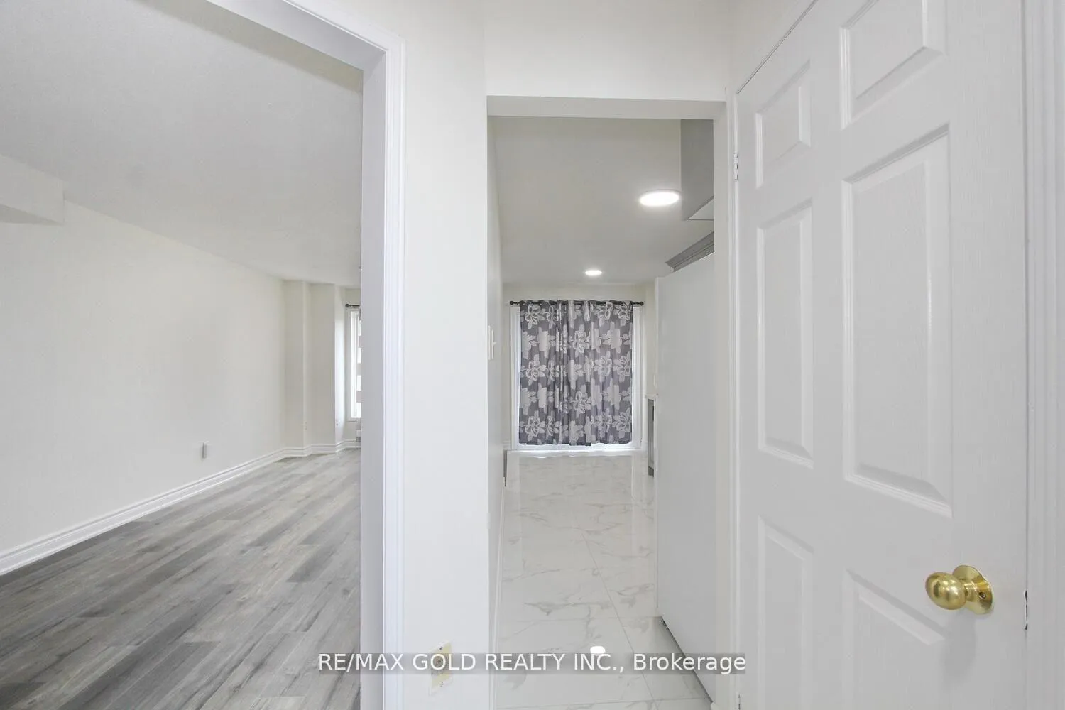 Photo 10 of 96 Lauraglen Crescent, Brampton, Fletcher's Creek South — HOMEH