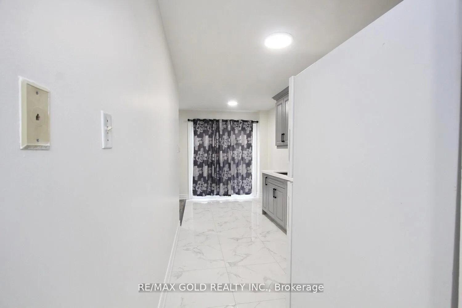 Photo 11 of 96 Lauraglen Crescent, Brampton, Fletcher's Creek South — HOMEH