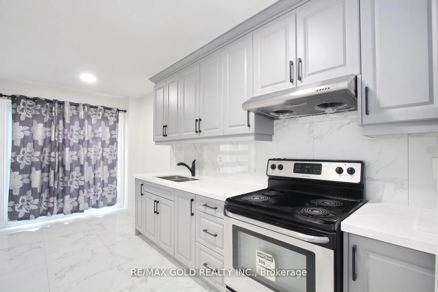 Photo 12 of 96 Lauraglen Crescent, Brampton, Fletcher's Creek South — HOMEH