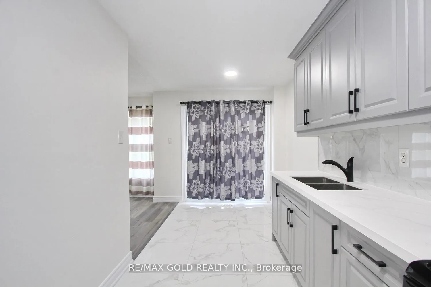 Photo 13 of 96 Lauraglen Crescent, Brampton, Fletcher's Creek South — HOMEH