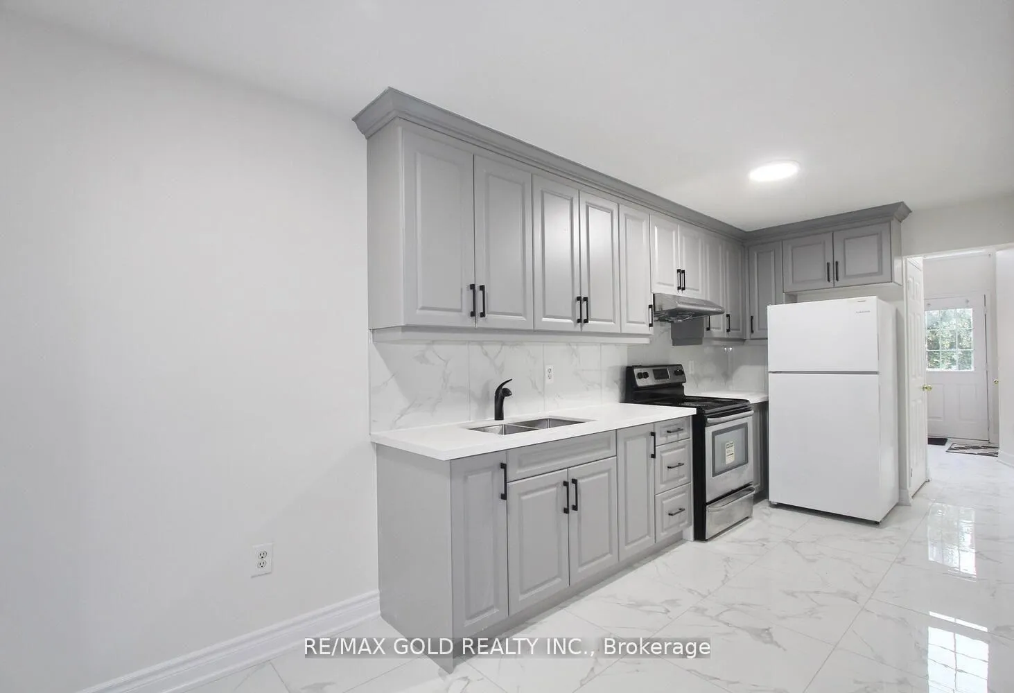 Photo 14 of 96 Lauraglen Crescent, Brampton, Fletcher's Creek South — HOMEH