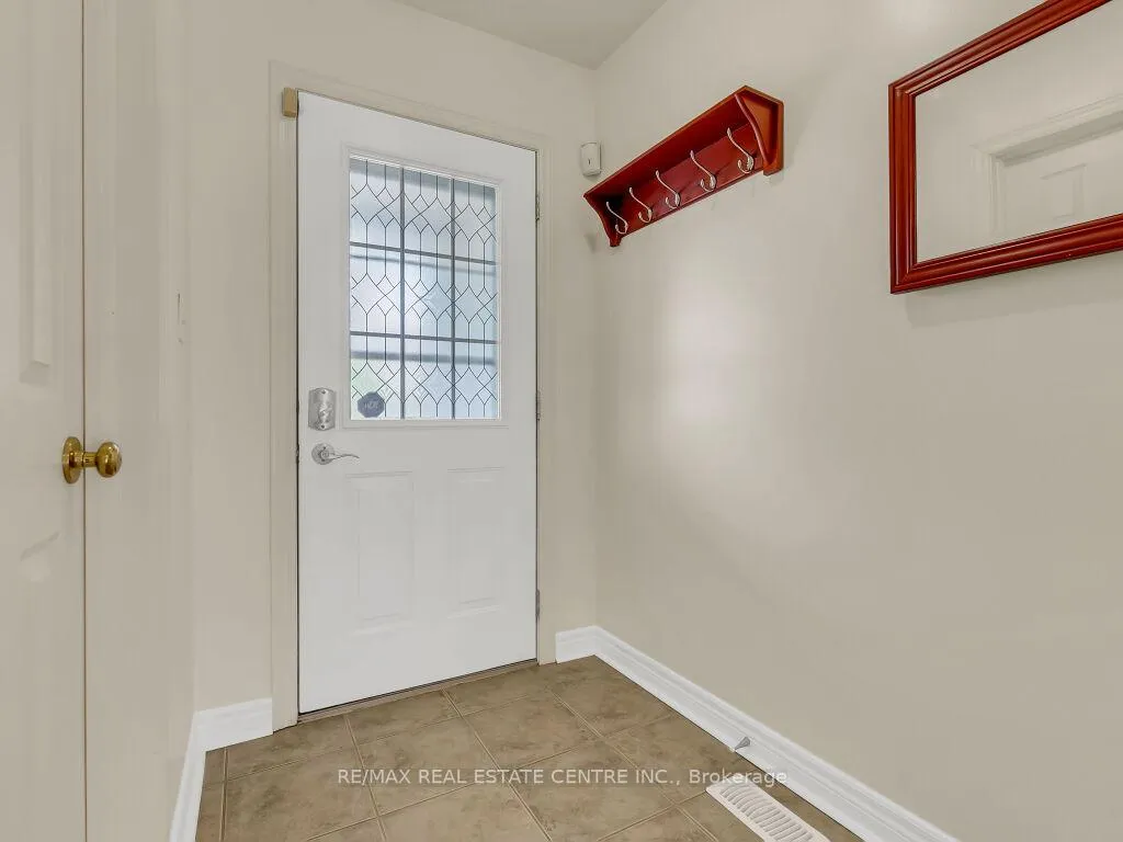 Photo 5 of 31 Sinclair Street, Guelph, Pineridge/Westminster Woods — HOMEH