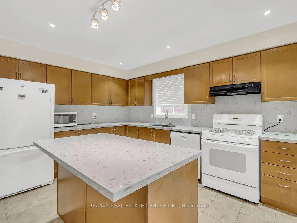 Photo 9 of 31 Sinclair Street, Guelph, Pineridge/Westminster Woods — HOMEH