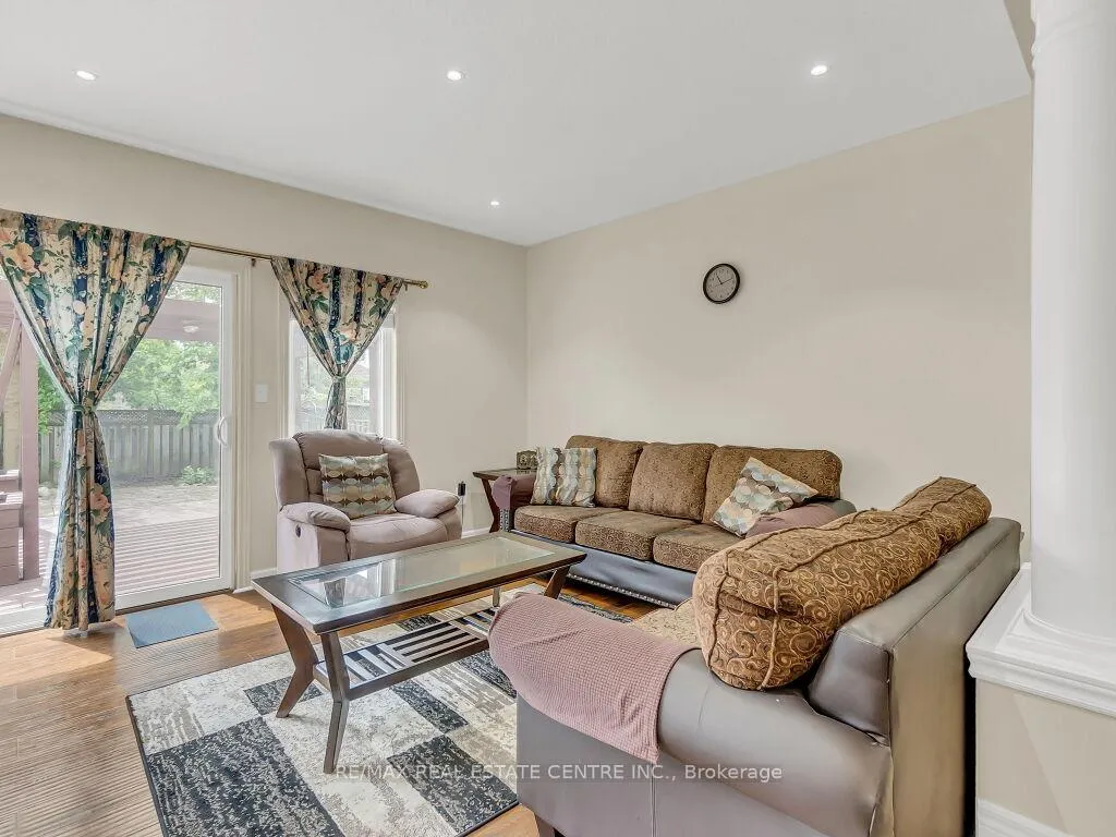 Photo 13 of 31 Sinclair Street, Guelph, Pineridge/Westminster Woods — HOMEH