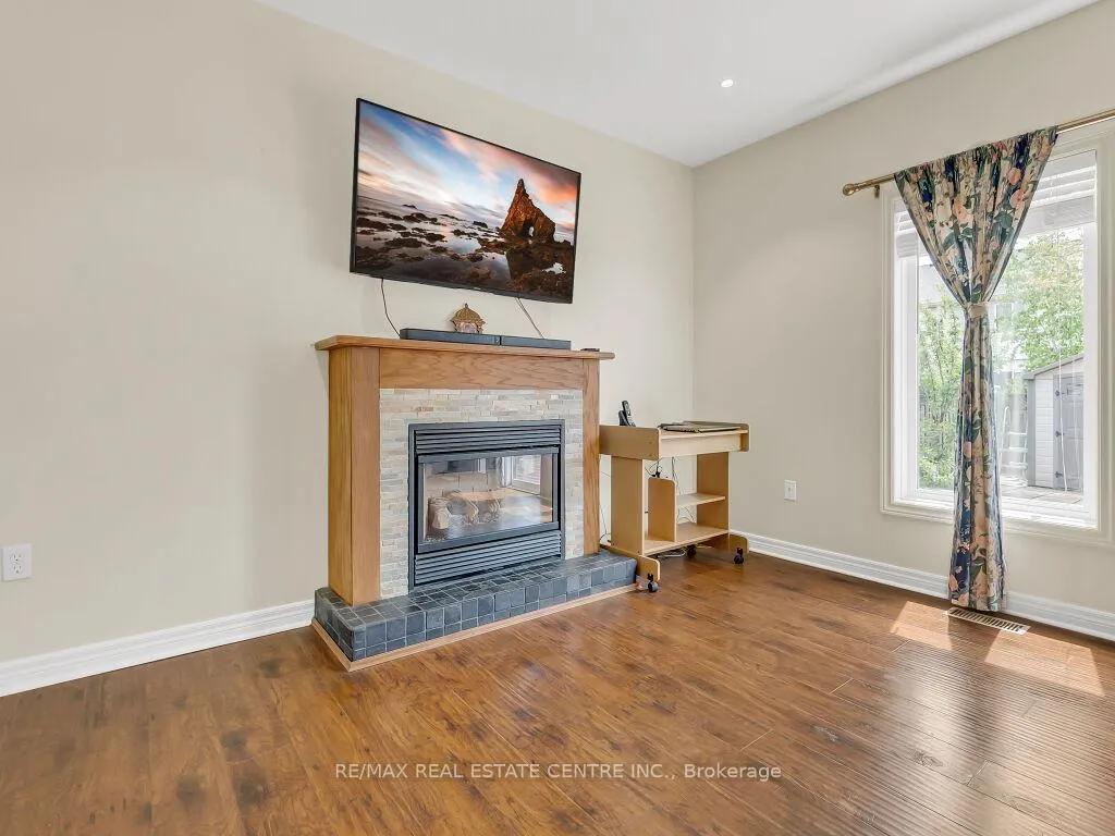 Photo 16 of 31 Sinclair Street, Guelph, Pineridge/Westminster Woods — HOMEH