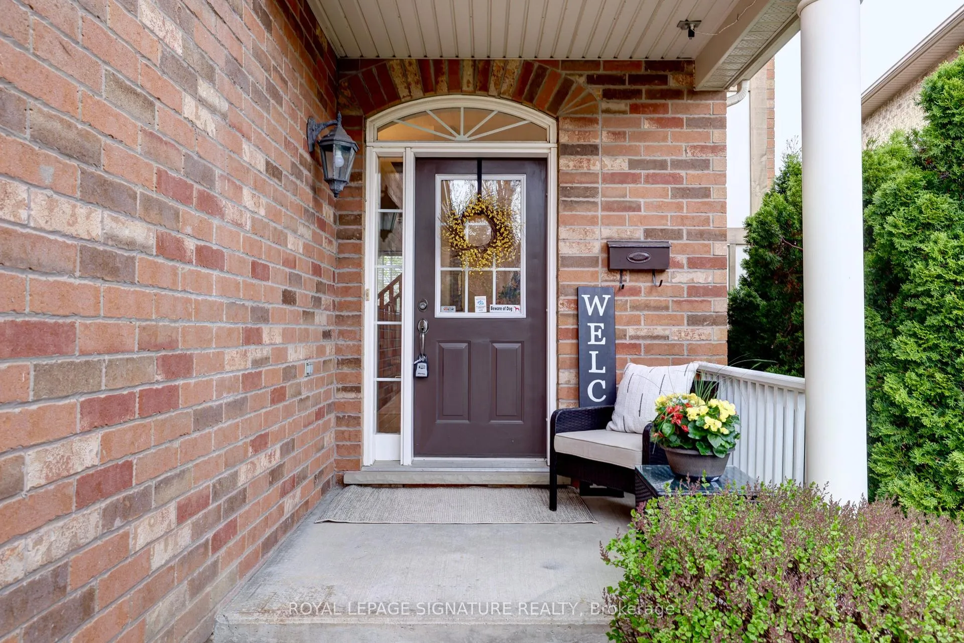 Photo 2 of 798 Spinning Wheel Crescent, Mississauga, Meadowvale Village — HOMEH