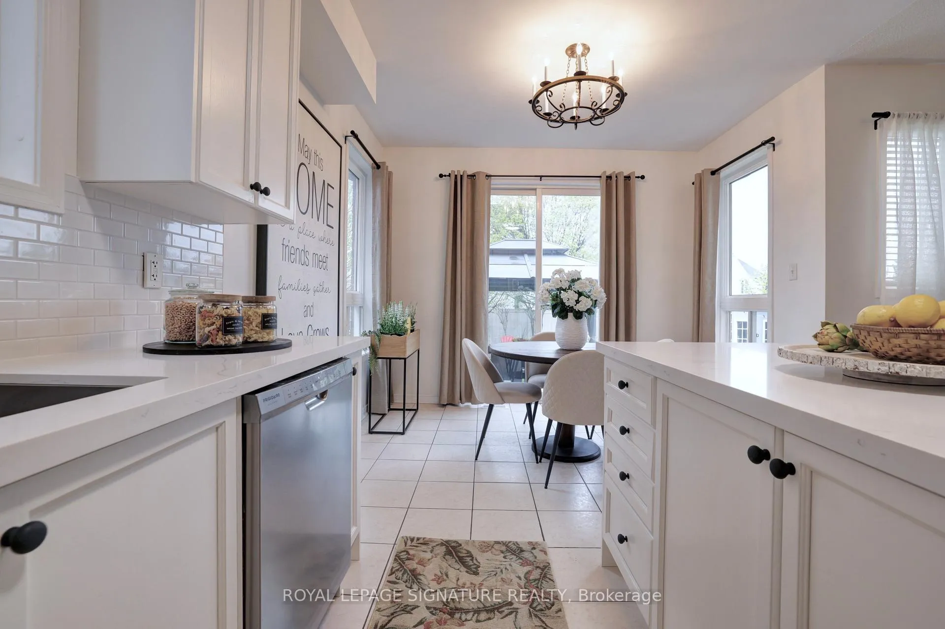 Photo 10 of 798 Spinning Wheel Crescent, Mississauga, Meadowvale Village — HOMEH