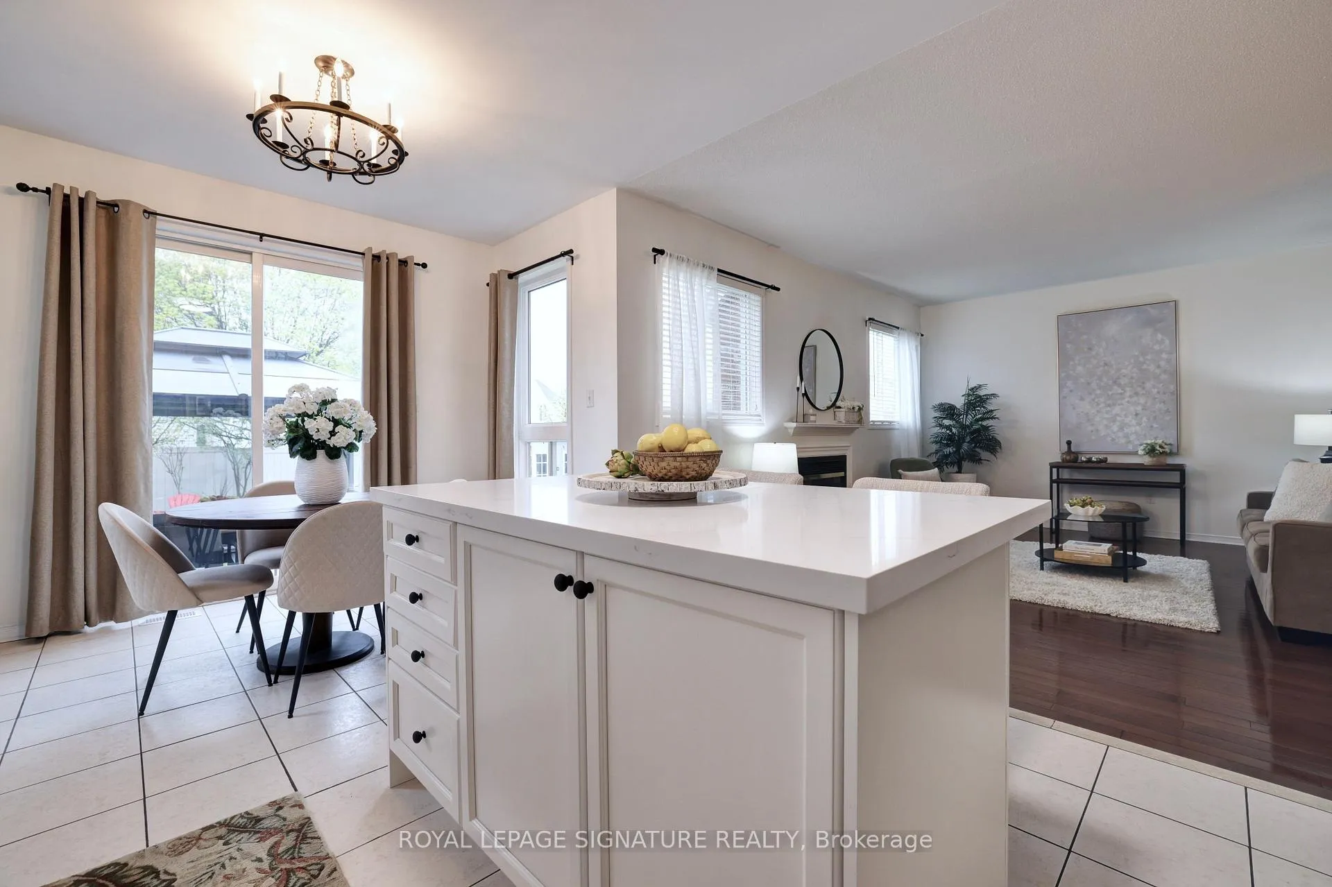 Photo 11 of 798 Spinning Wheel Crescent, Mississauga, Meadowvale Village — HOMEH