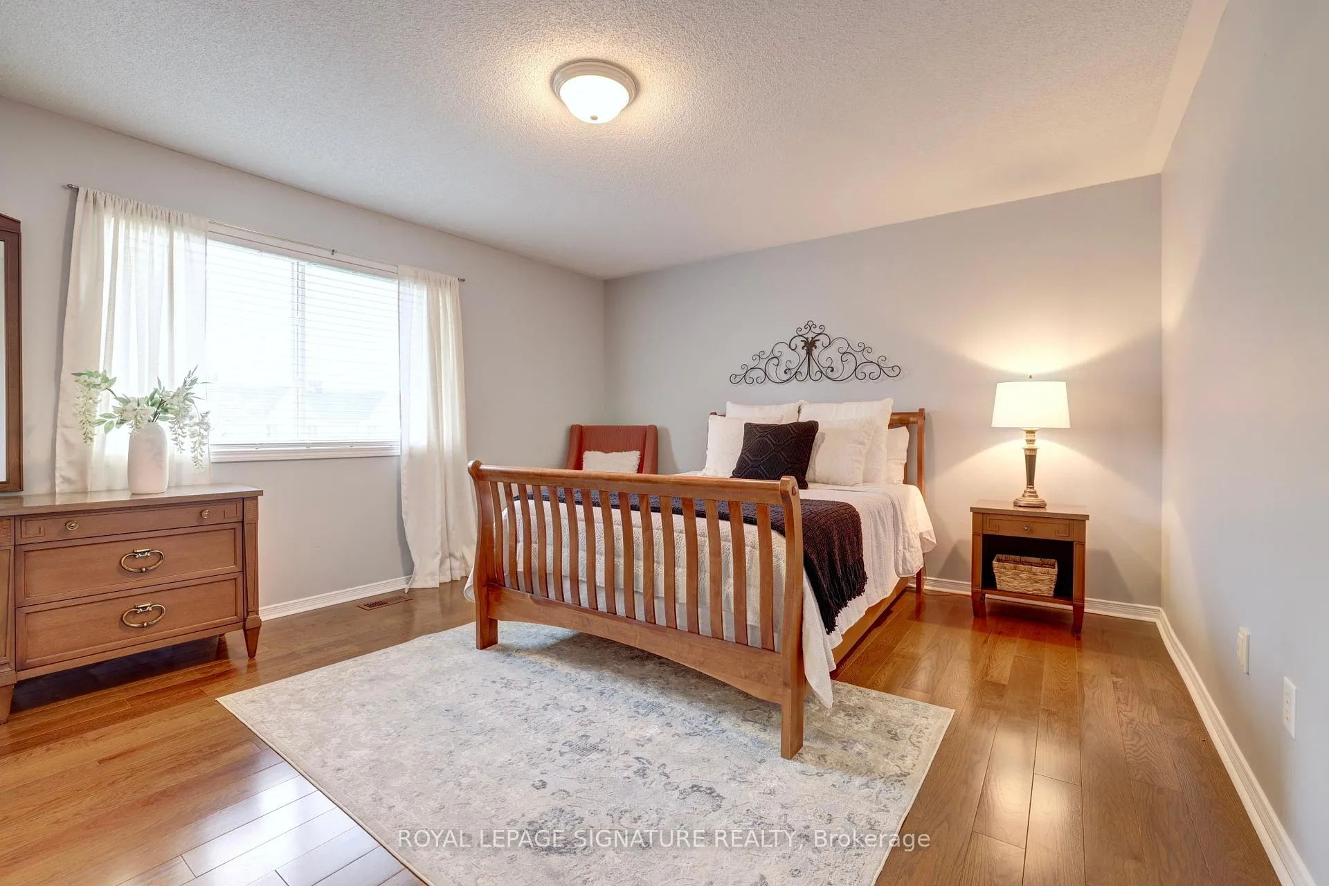 Photo 16 of 798 Spinning Wheel Crescent, Mississauga, Meadowvale Village — HOMEH