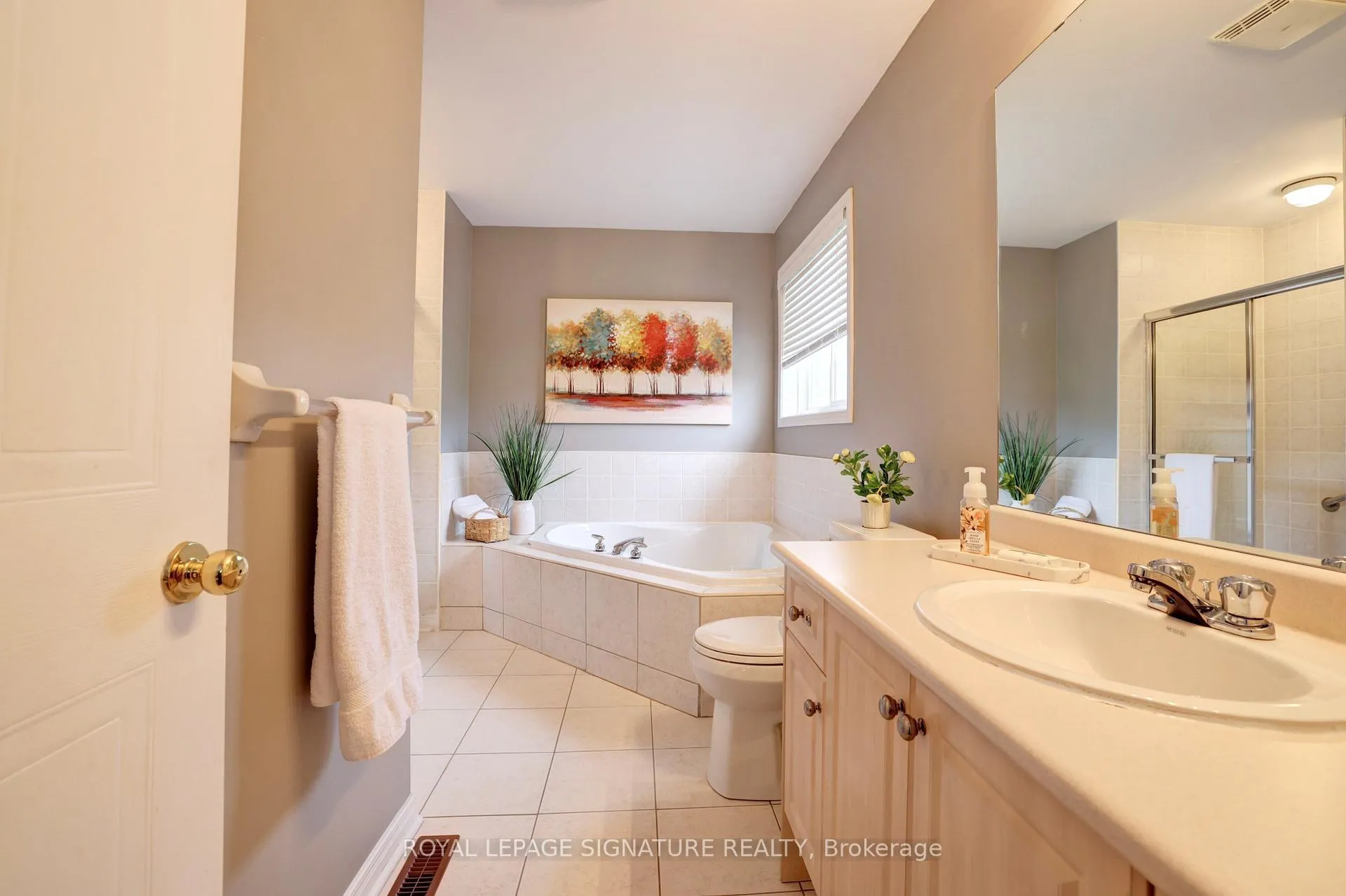 Photo 19 of 798 Spinning Wheel Crescent, Mississauga, Meadowvale Village — HOMEH