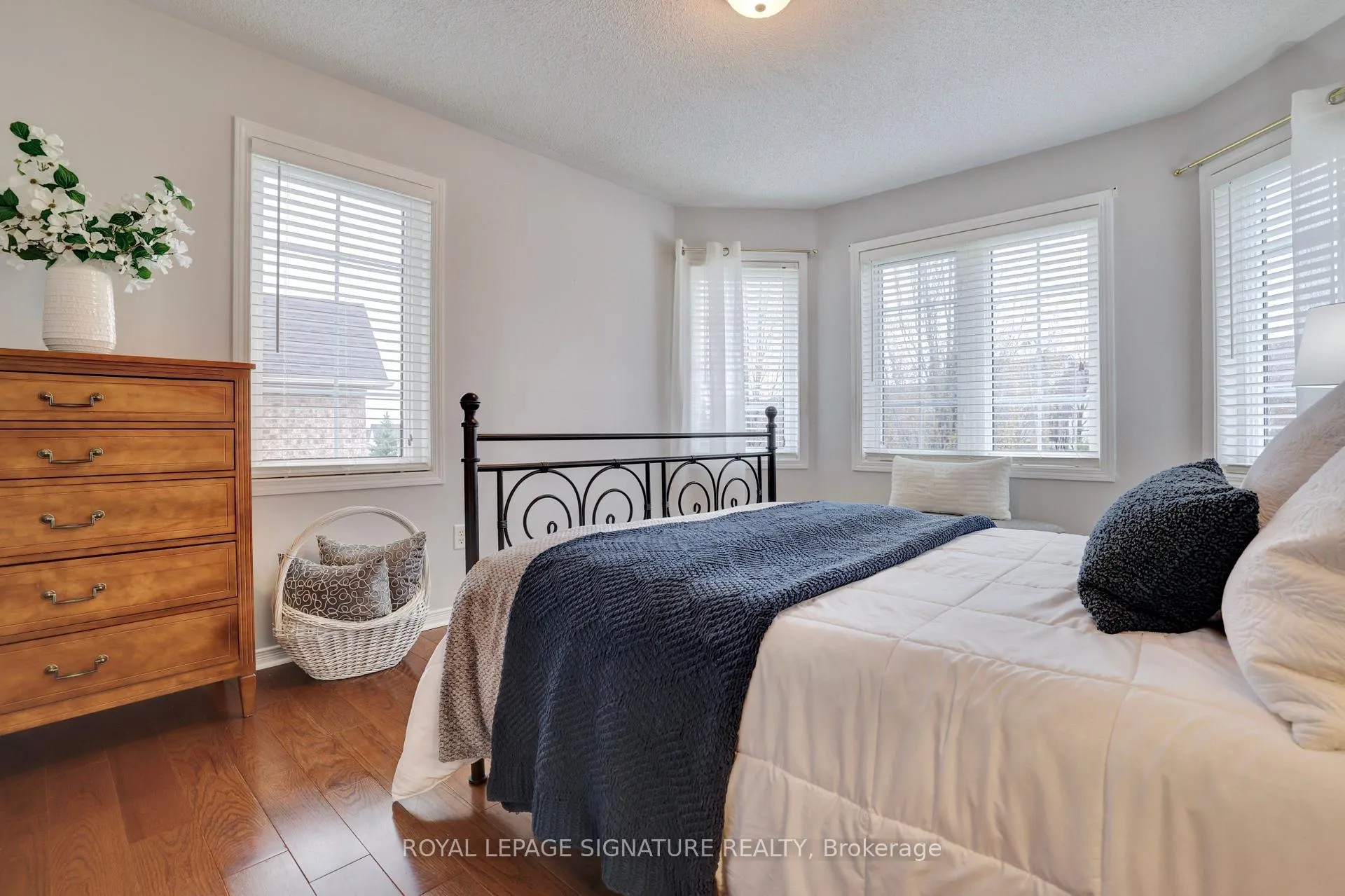 Photo 21 of 798 Spinning Wheel Crescent, Mississauga, Meadowvale Village — HOMEH