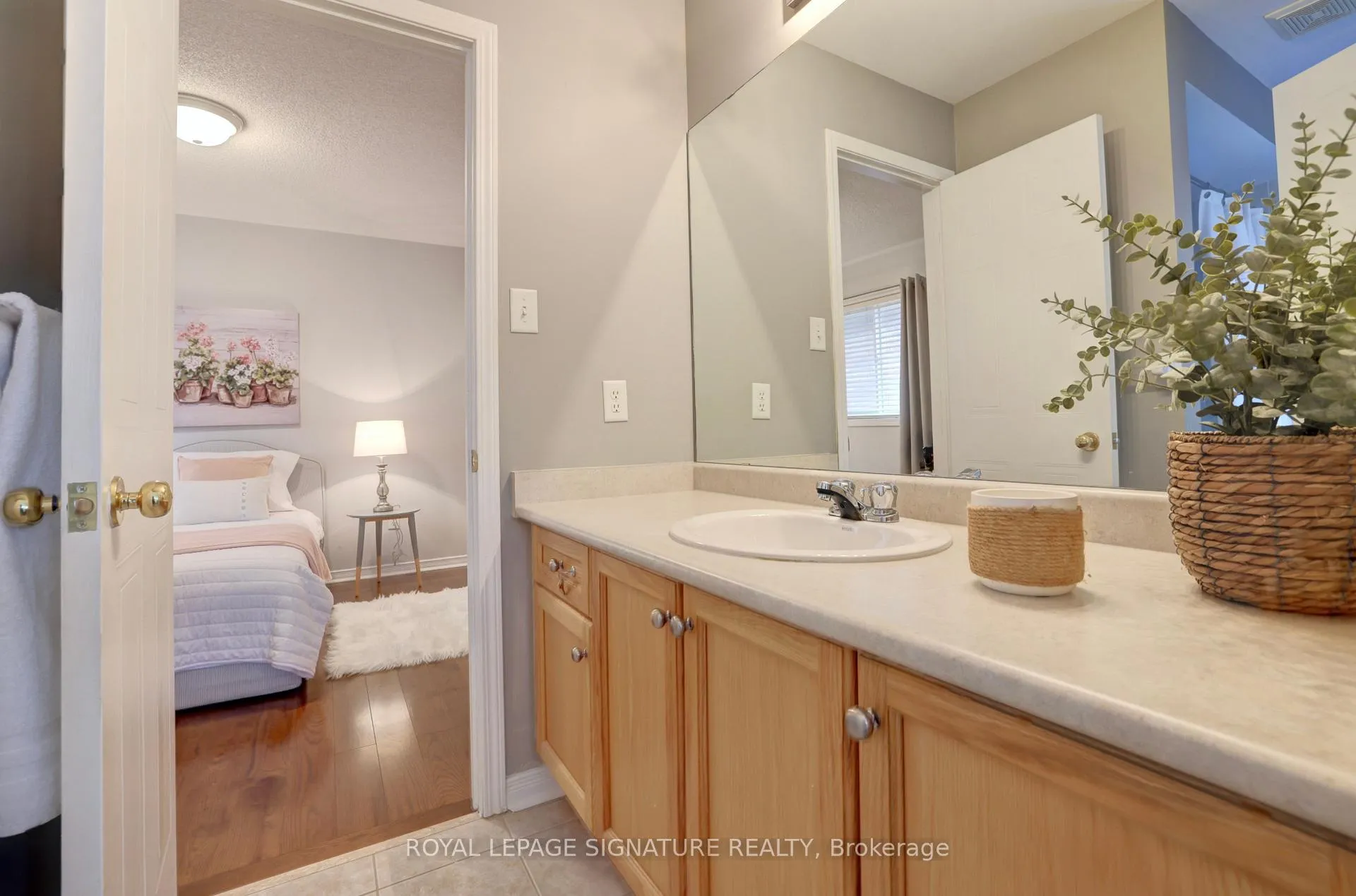 Photo 22 of 798 Spinning Wheel Crescent, Mississauga, Meadowvale Village — HOMEH