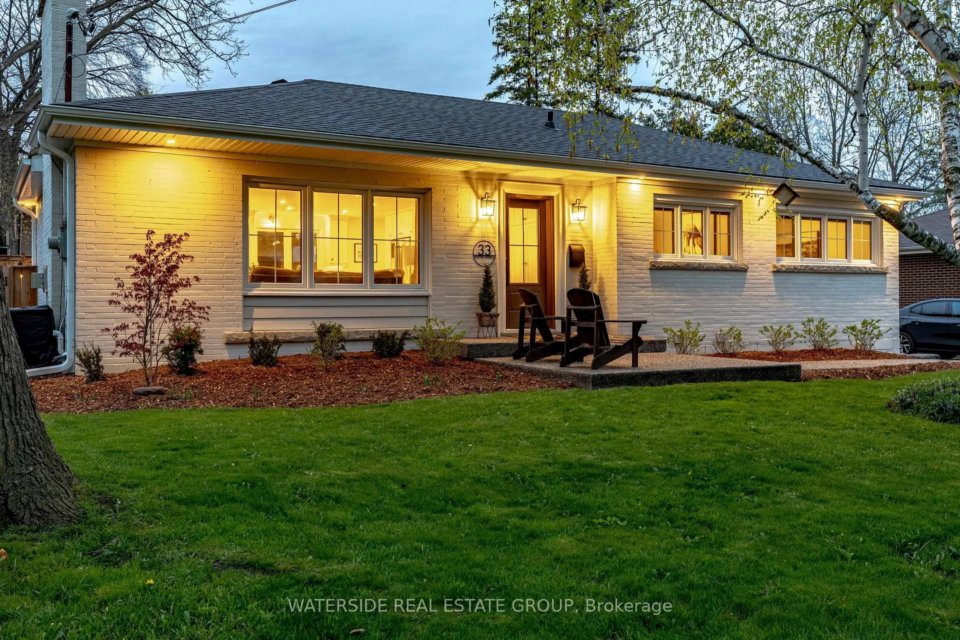Photo 3 of 33 Mayfair Avenue, Hamilton, Dundas — HOMEH