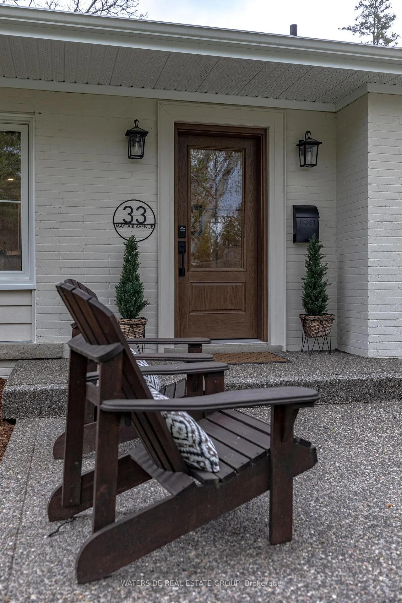 Photo 4 of 33 Mayfair Avenue, Hamilton, Dundas — HOMEH
